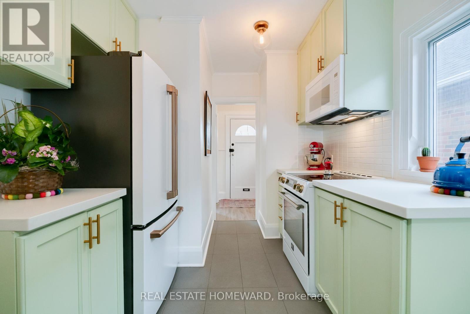 30 Ronald Avenue, Toronto, Ontario  M6E 4M6 - Photo 11 - W12914680