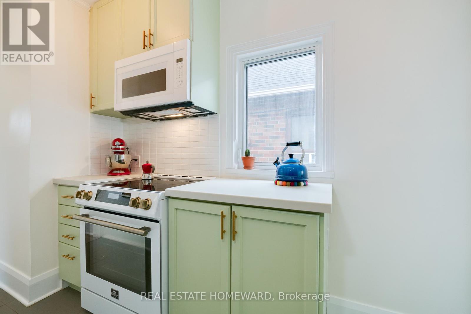 30 Ronald Avenue, Toronto, Ontario  M6E 4M6 - Photo 12 - W12914680