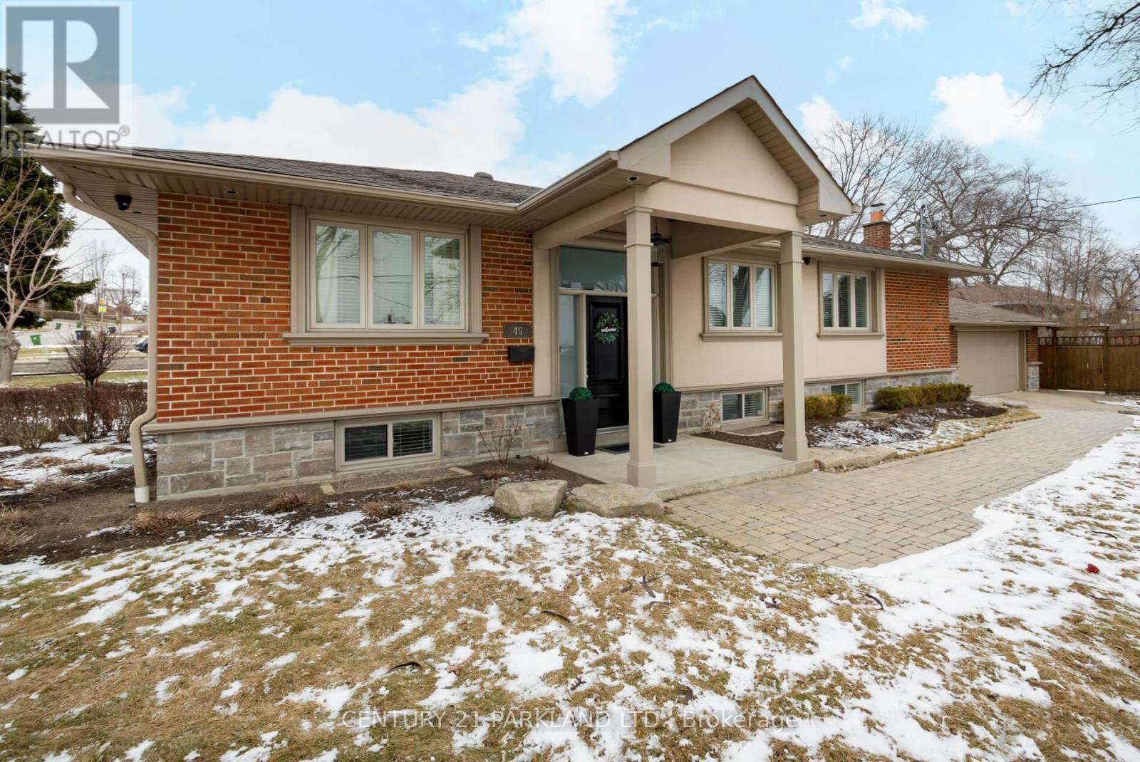 45 Deevale Road, Toronto, Ontario  M3M 1Z4 - Photo 3 - W12914776