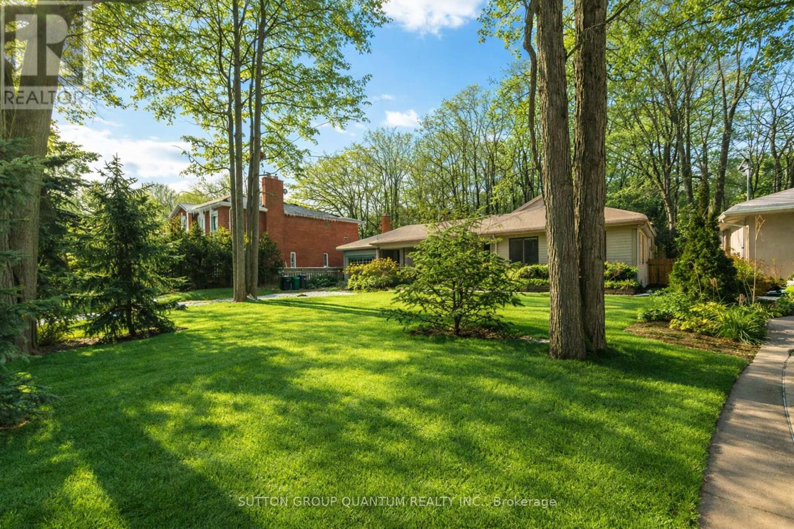 133 Mineola Road E, Mississauga, Ontario  L5G 2E7 - Photo 2 - W12914788