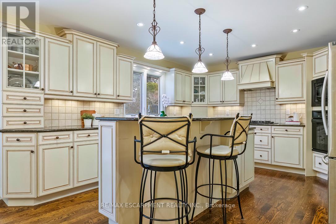 1085 Denfield Terrace, Oakville, Ontario  L6M 1Z8 - Photo 10 - W12914798