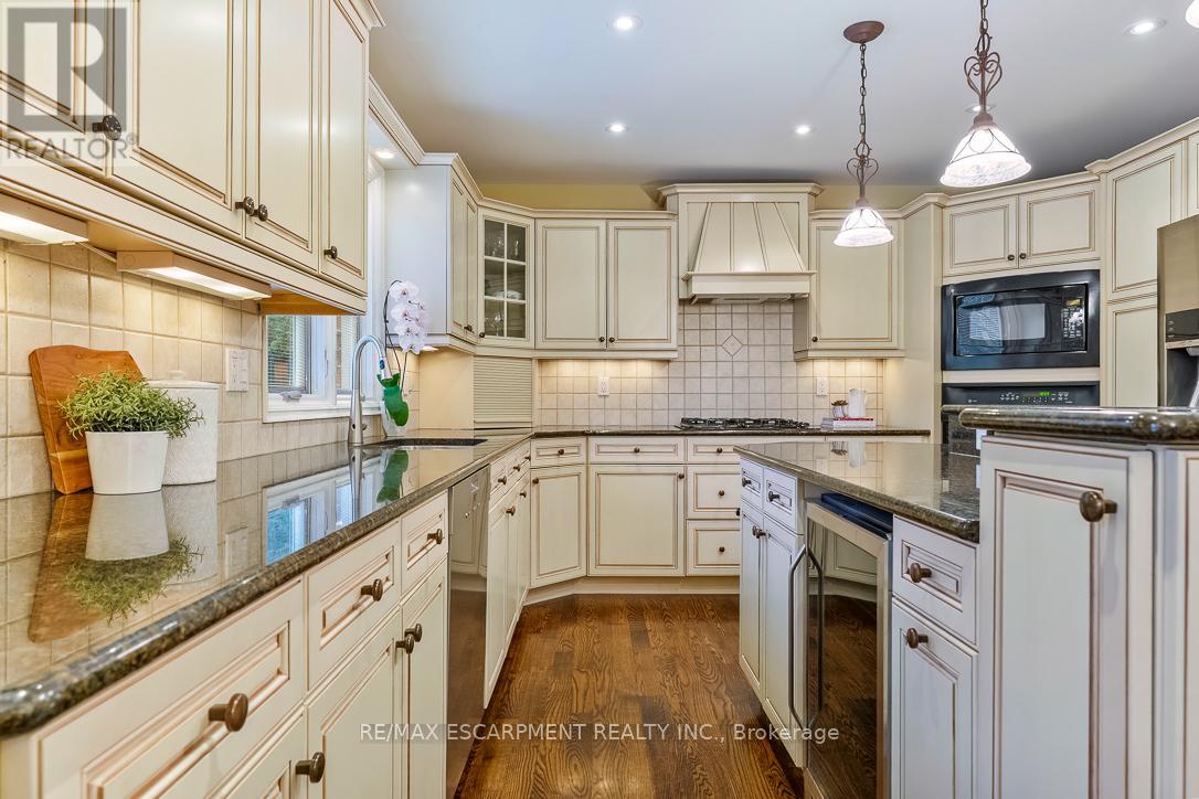 1085 Denfield Terrace, Oakville, Ontario  L6M 1Z8 - Photo 12 - W12914798