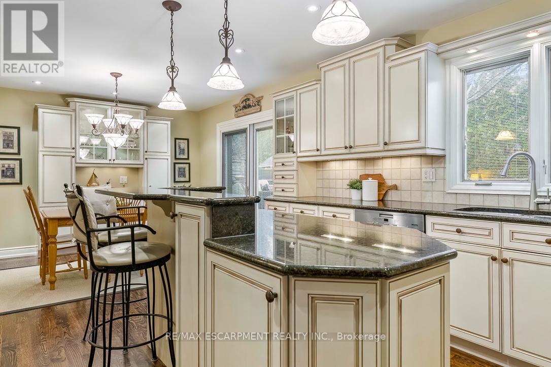 1085 Denfield Terrace, Oakville, Ontario  L6M 1Z8 - Photo 13 - W12914798