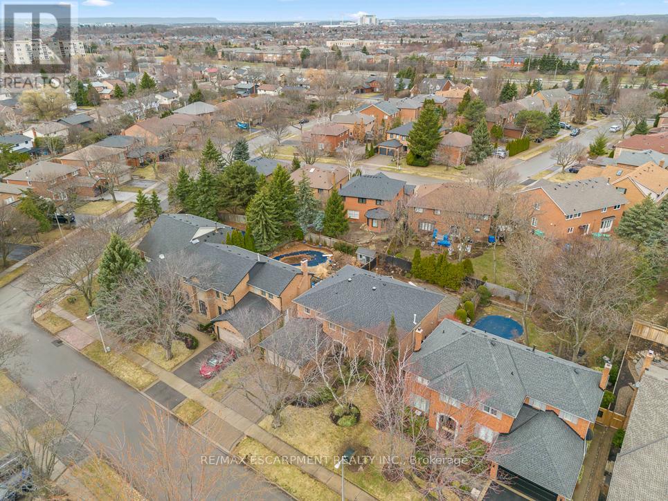 1085 Denfield Terrace, Oakville, Ontario  L6M 1Z8 - Photo 2 - W12914798