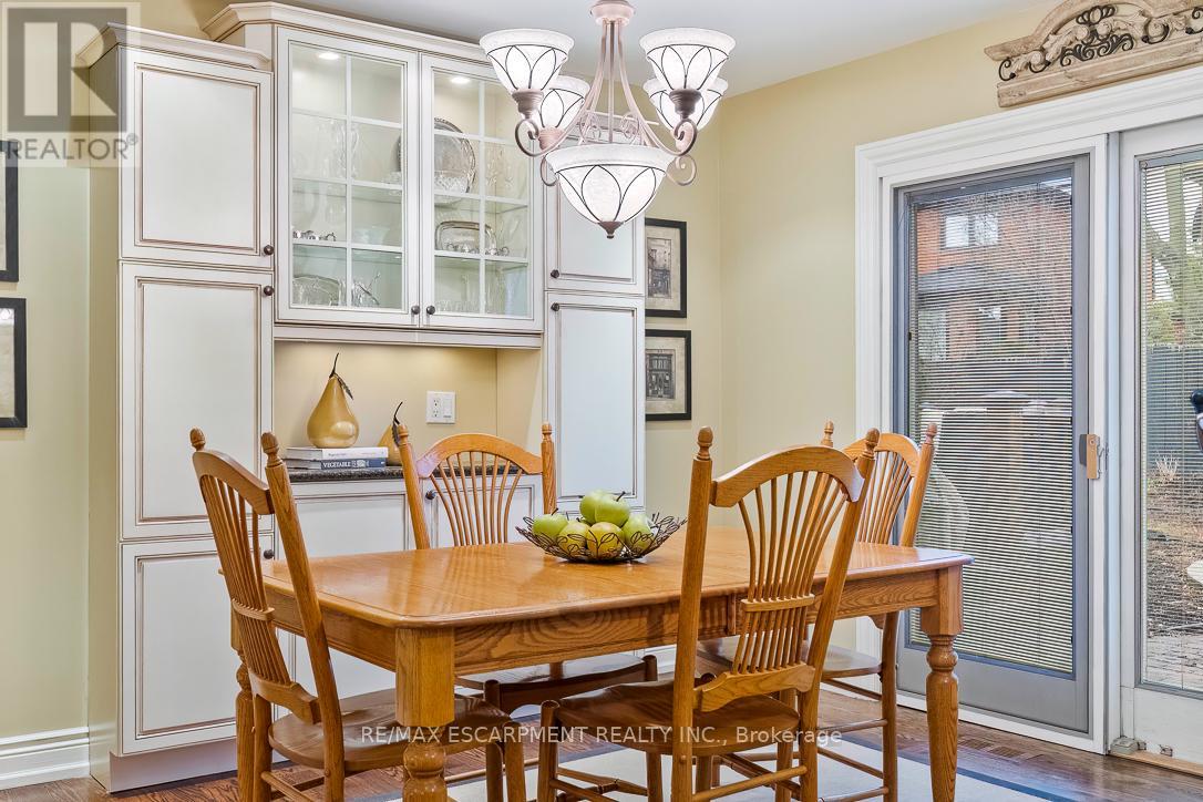 1085 Denfield Terrace, Oakville, Ontario  L6M 1Z8 - Photo 9 - W12914798