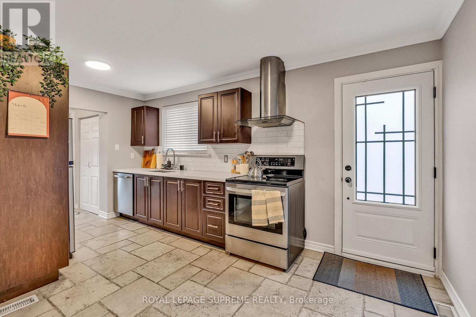 2391 Padstow Crescent, Mississauga, Ontario  L5J 2G2 - Photo 9 - W12914812