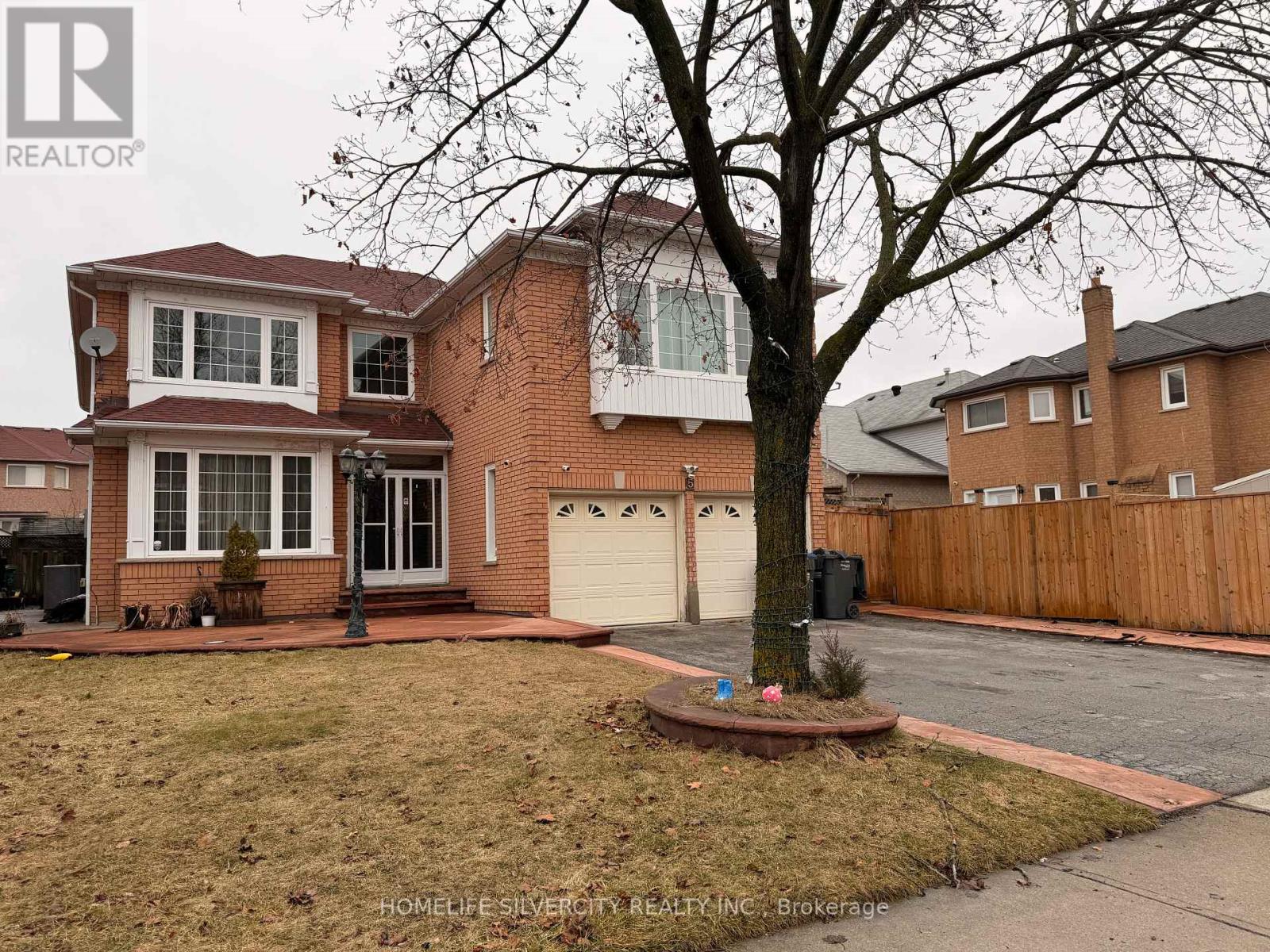5 BLUE OAK AVENUE, Brampton, Ontario