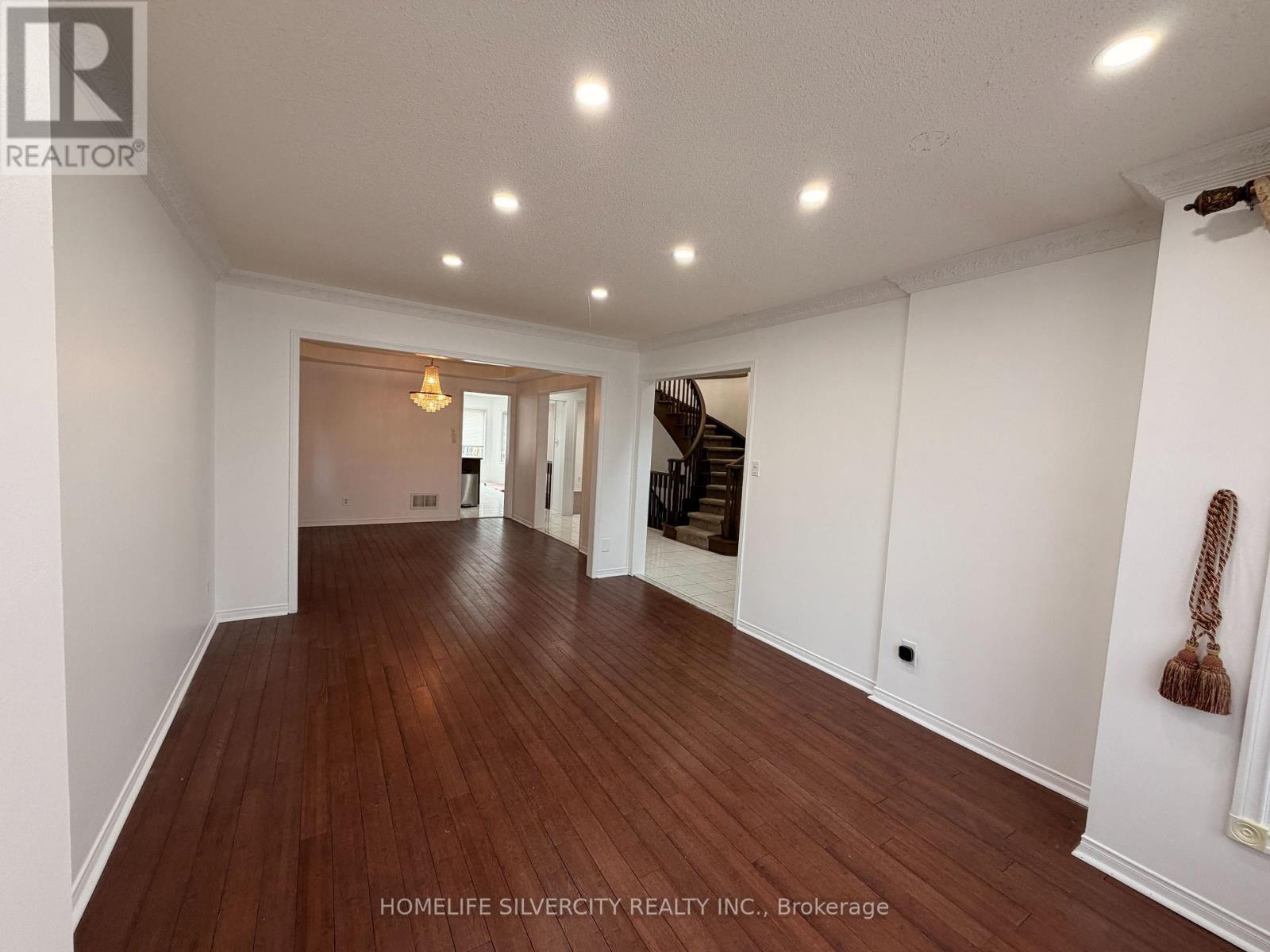 5 Blue Oak Avenue, Brampton, Ontario  L6R 1C1 - Photo 5 - W12914844