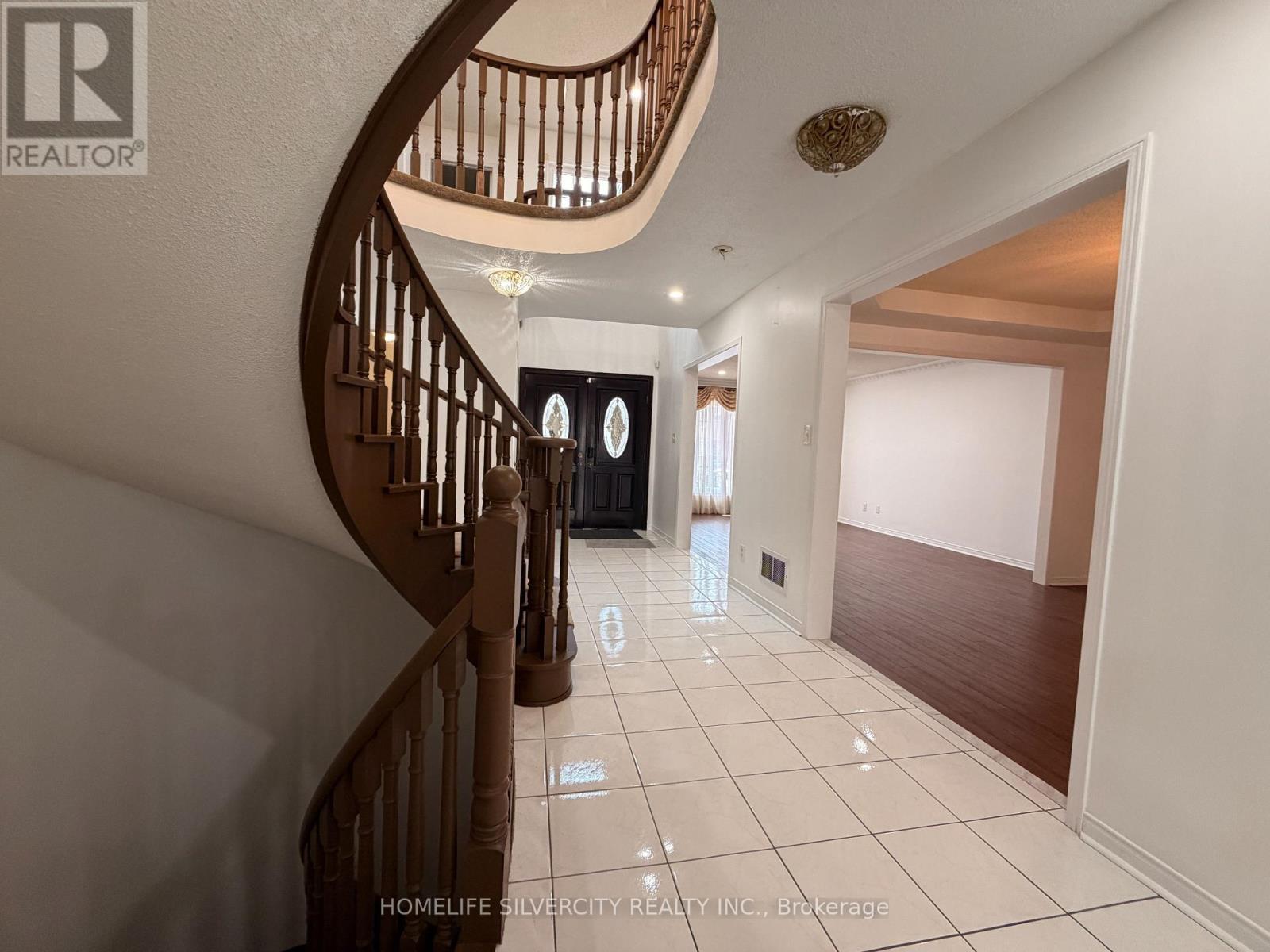 5 Blue Oak Avenue, Brampton, Ontario  L6R 1C1 - Photo 7 - W12914844