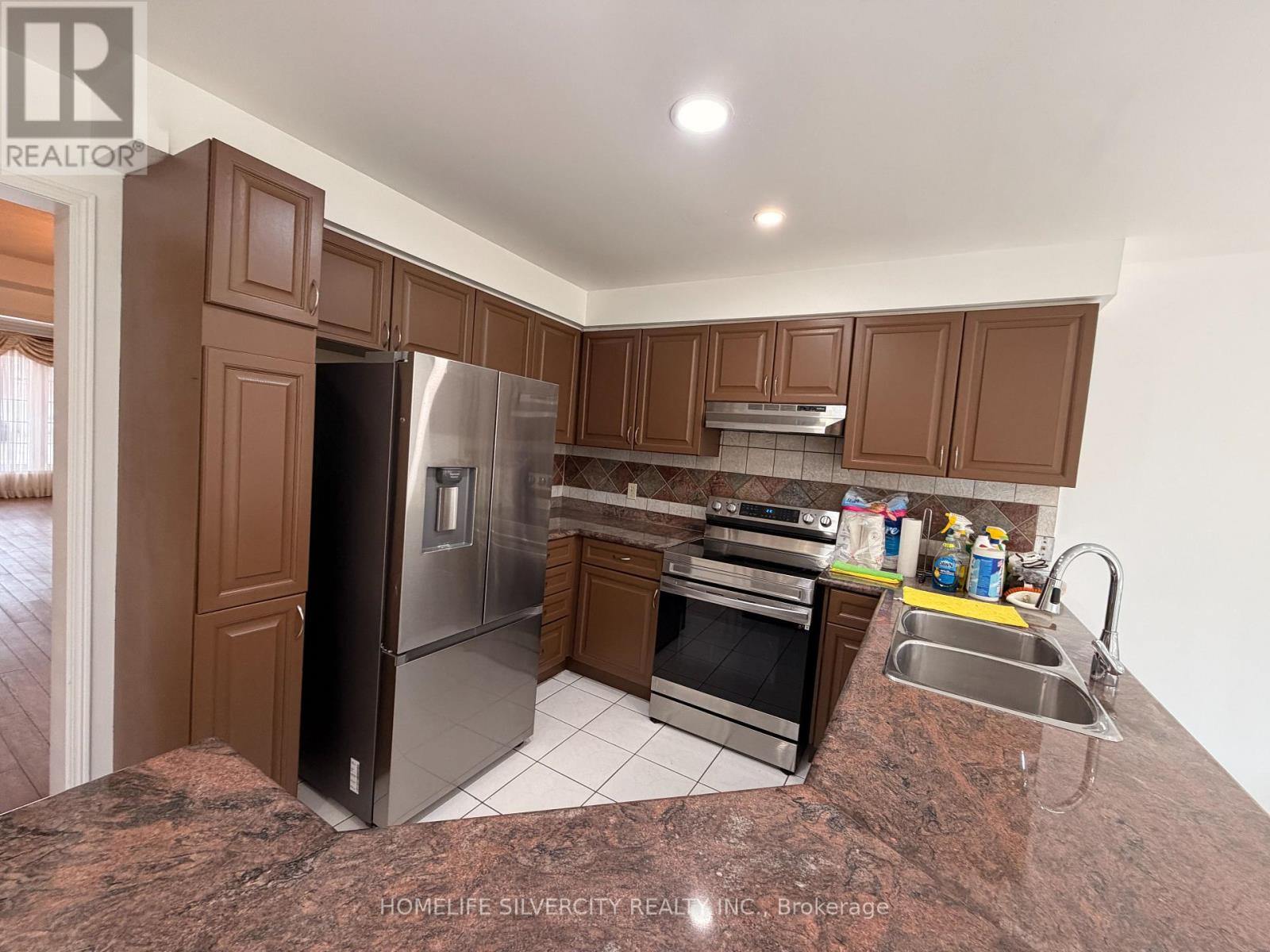 5 Blue Oak Avenue, Brampton, Ontario  L6R 1C1 - Photo 9 - W12914844