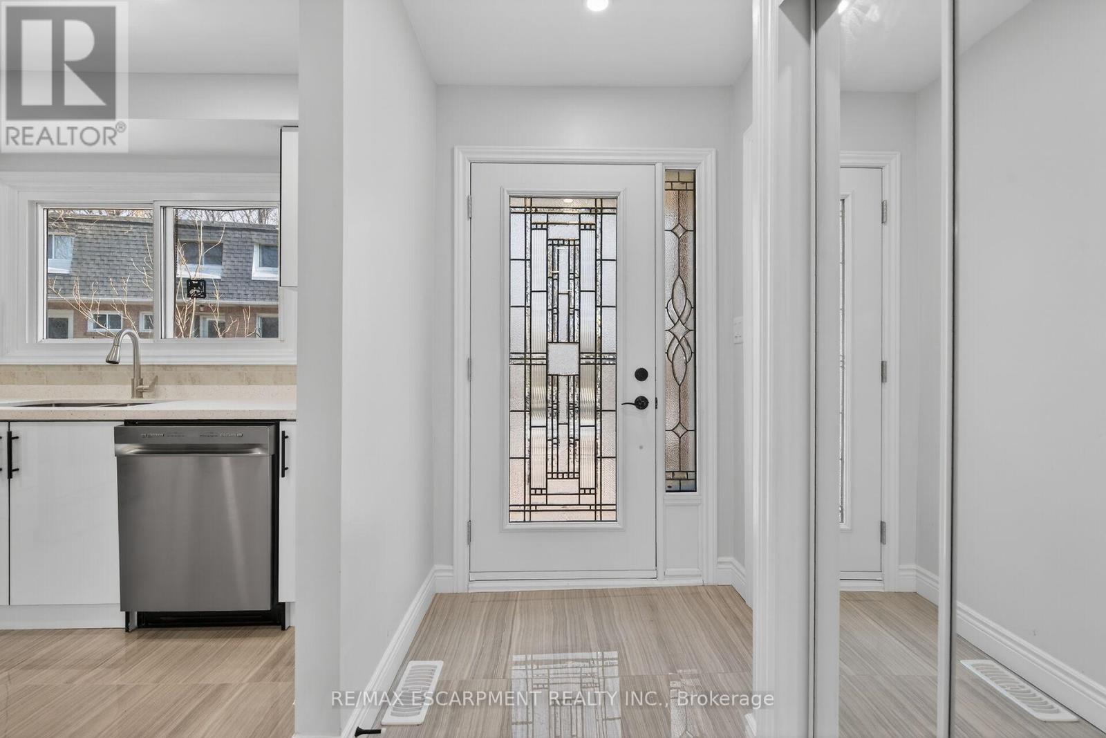 153 - 2050 Upper Middle Road, Burlington, Ontario  L7P 3R9 - Photo 6 - W12914850