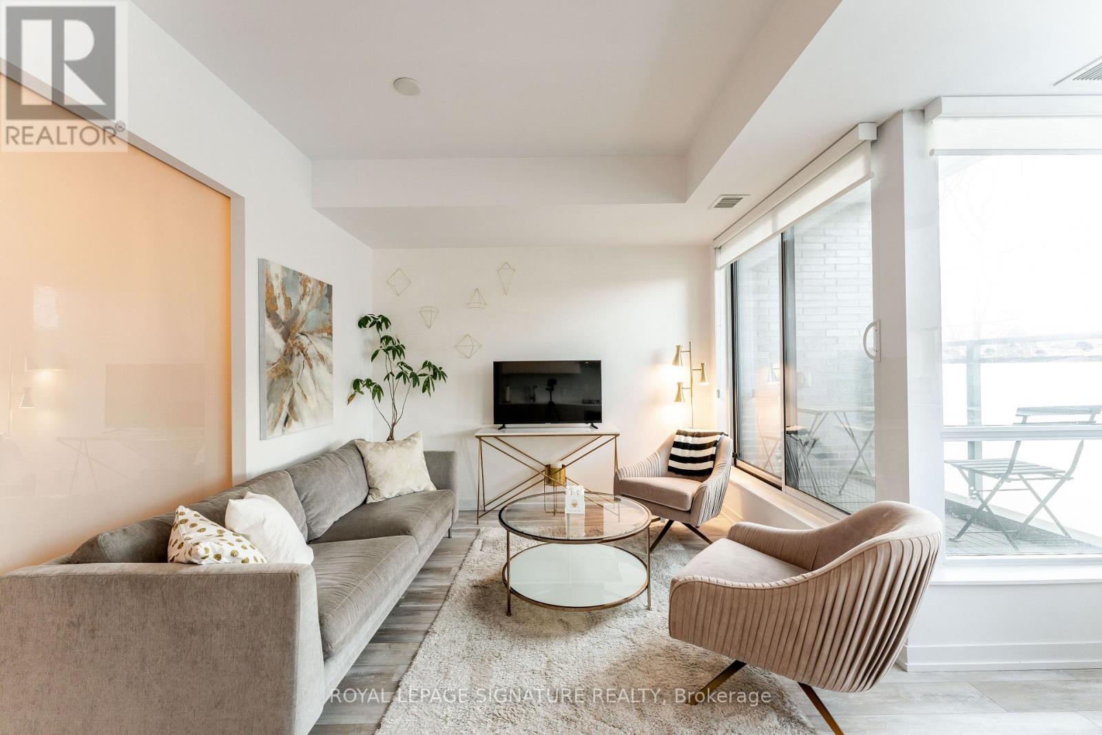 219 - 38 Howard Park Avenue, Toronto, Ontario  M6R 0A7 - Photo 3 - W12914860