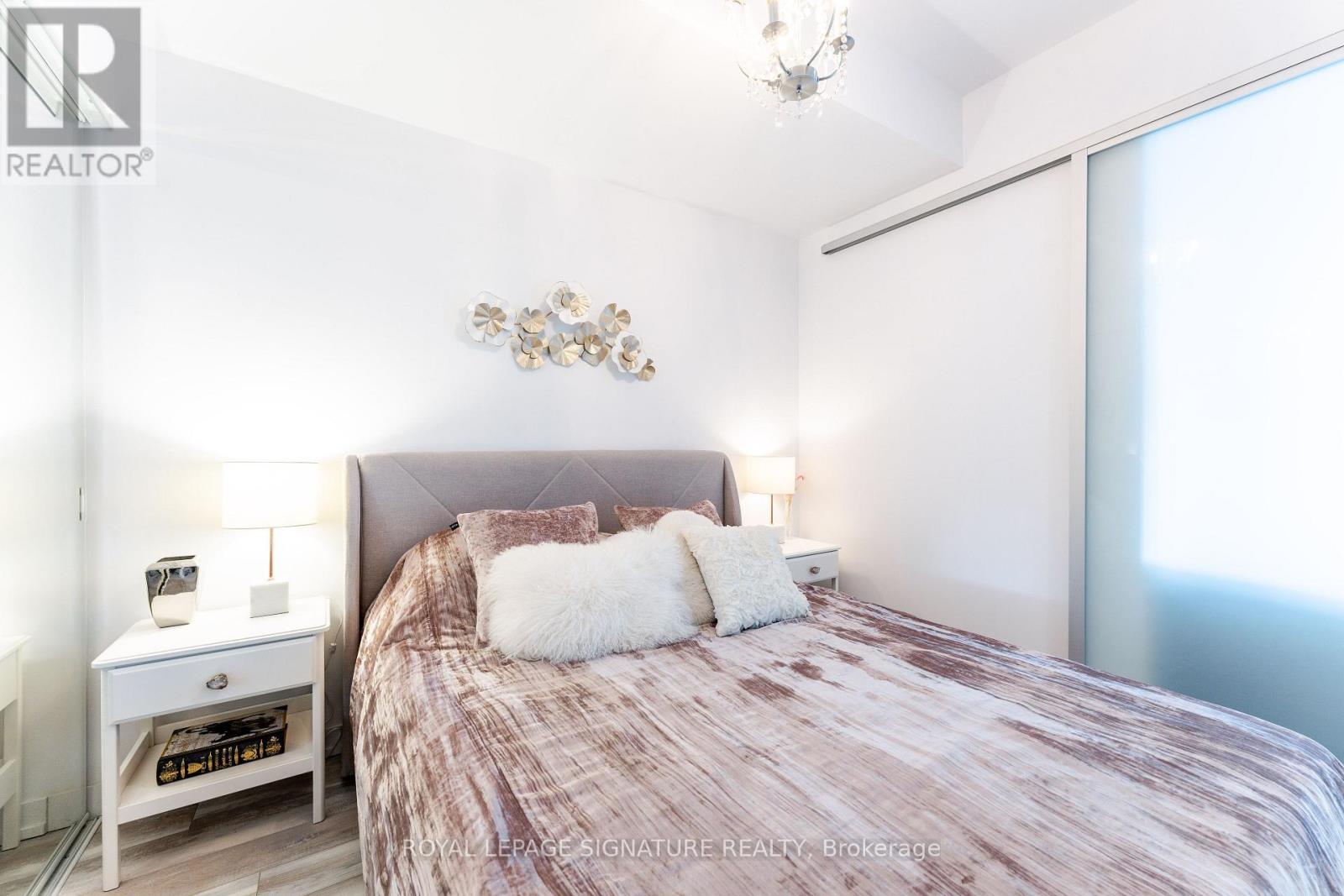 219 - 38 Howard Park Avenue, Toronto, Ontario  M6R 0A7 - Photo 9 - W12914860