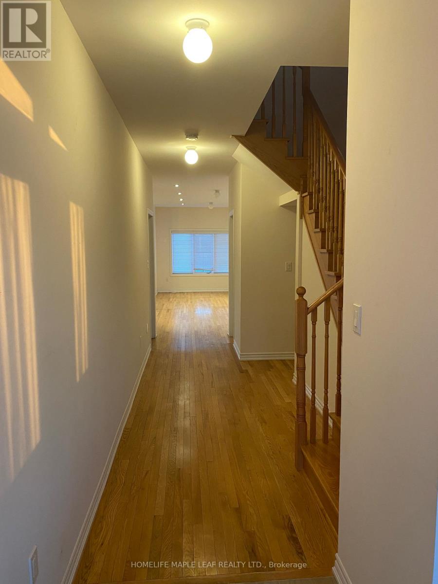 70 Aspen Hills (Upper) Road, Brampton, Ontario  L6Y 0H7 - Photo 3 - W12914862