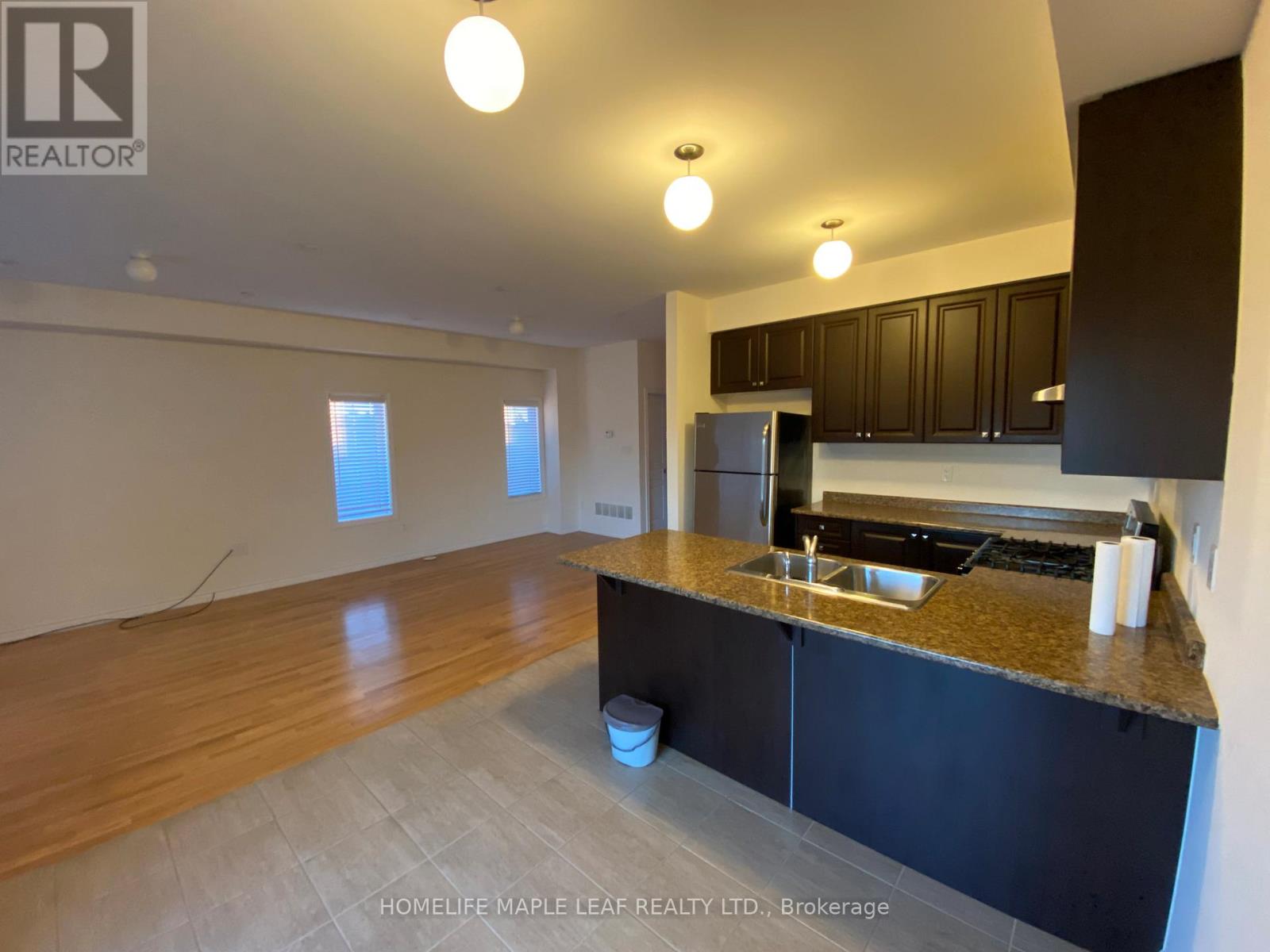 70 Aspen Hills (Upper) Road, Brampton, Ontario  L6Y 0H7 - Photo 6 - W12914862