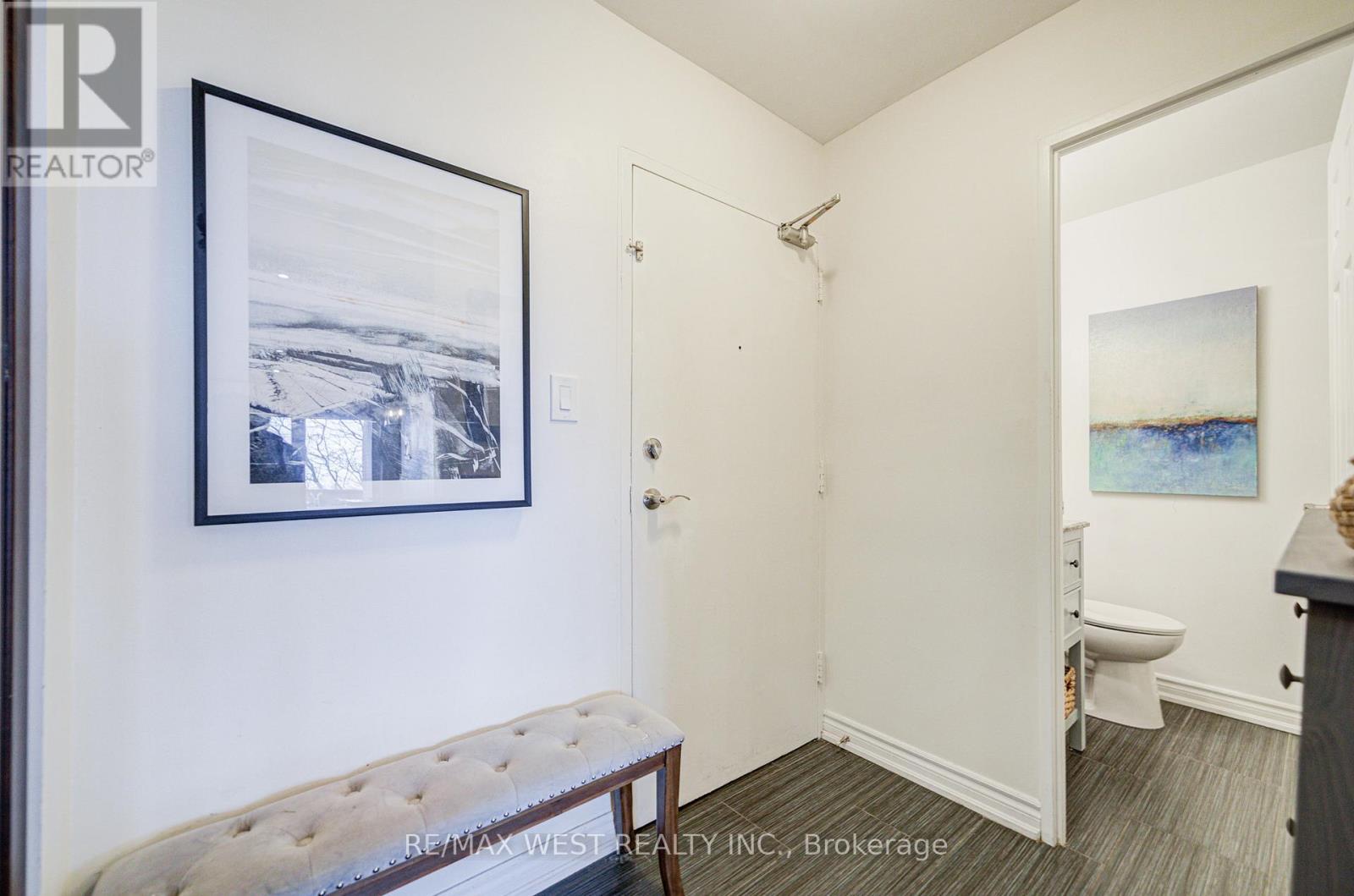 320 - 3025 The Credit Woodlands Drive, Mississauga, Ontario  L5C 2V3 - Photo 4 - W12914876