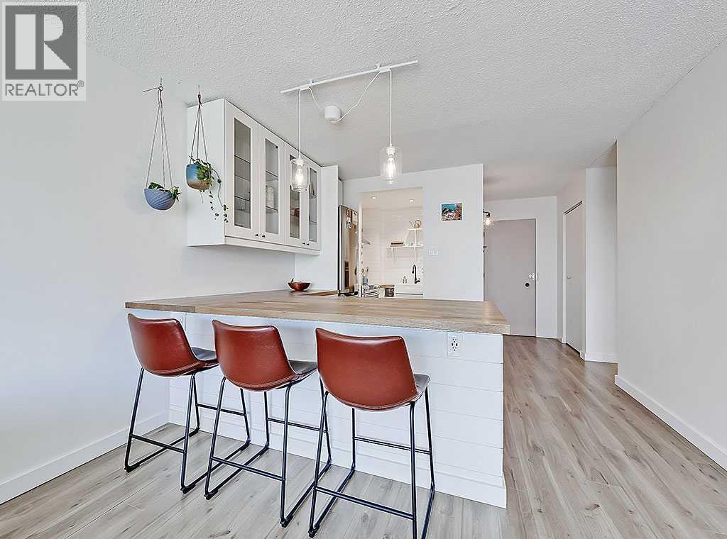 302, 332 Cedar Crescent SW, Calgary, Alberta  T3C 2Y8 - Photo 4 - A2295820
