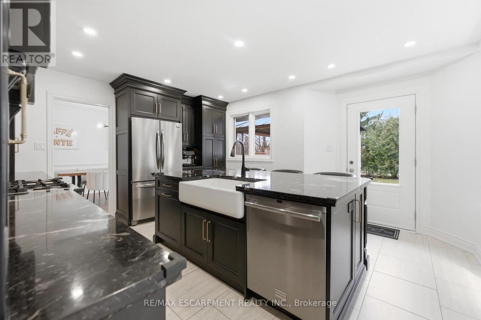 138 Miller Drive, Hamilton, Ontario  L9G 4W4 - Photo 10 - X12914668