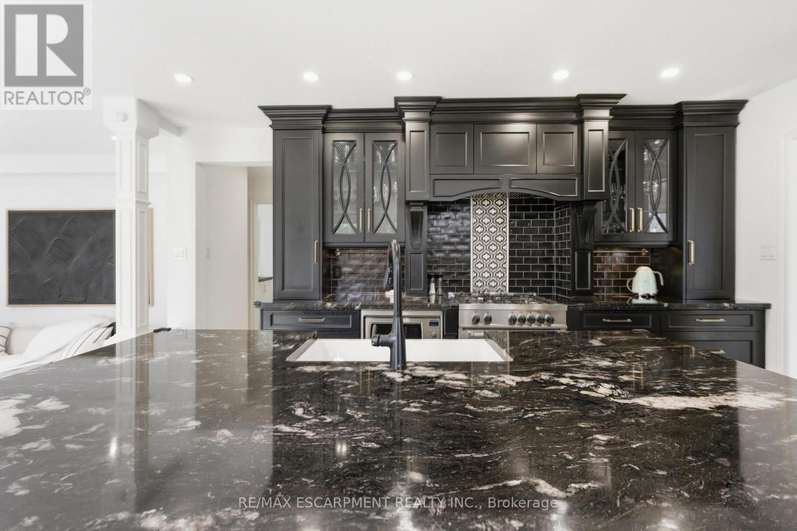 138 Miller Drive, Hamilton, Ontario  L9G 4W4 - Photo 11 - X12914668