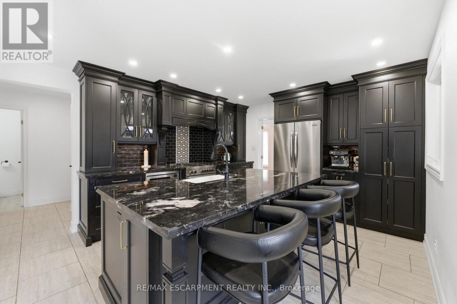 138 Miller Drive, Hamilton, Ontario  L9G 4W4 - Photo 12 - X12914668