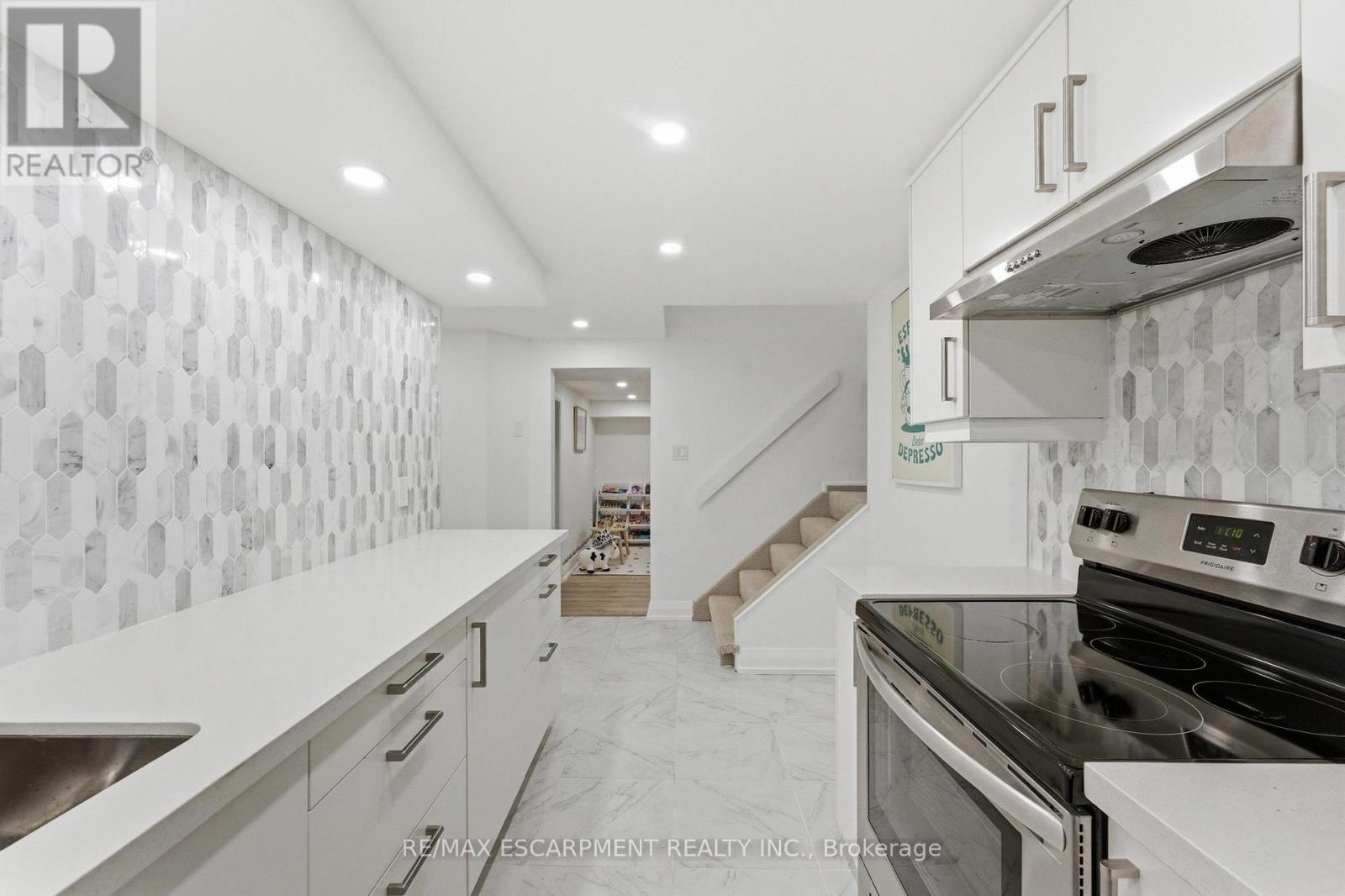 138 Miller Drive, Hamilton, Ontario  L9G 4W4 - Photo 35 - X12914668