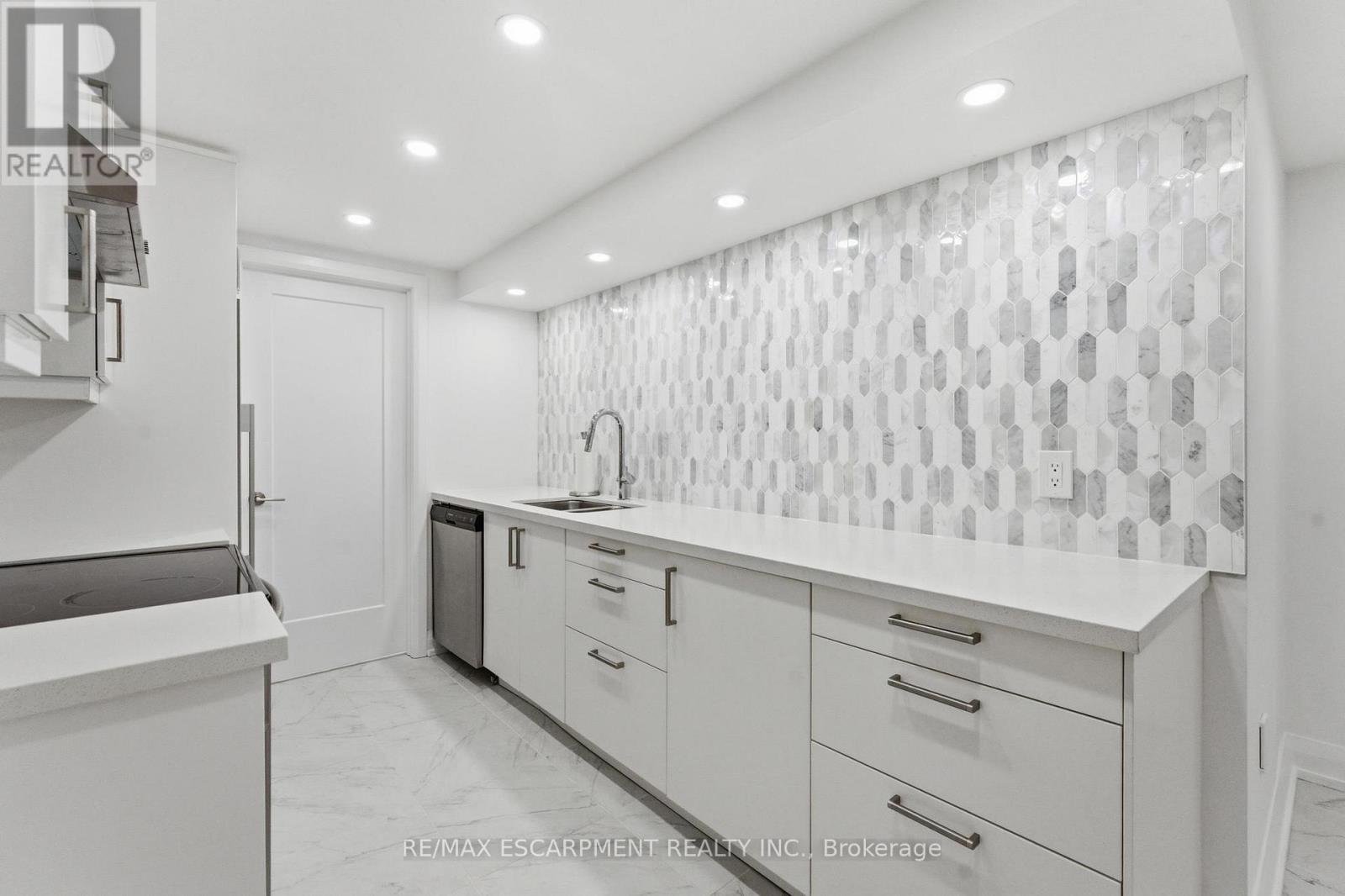 138 Miller Drive, Hamilton, Ontario  L9G 4W4 - Photo 36 - X12914668