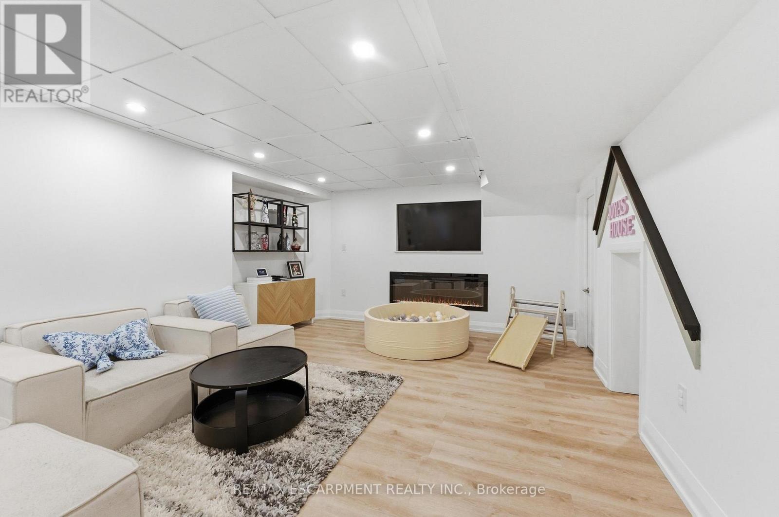 138 Miller Drive, Hamilton, Ontario  L9G 4W4 - Photo 38 - X12914668