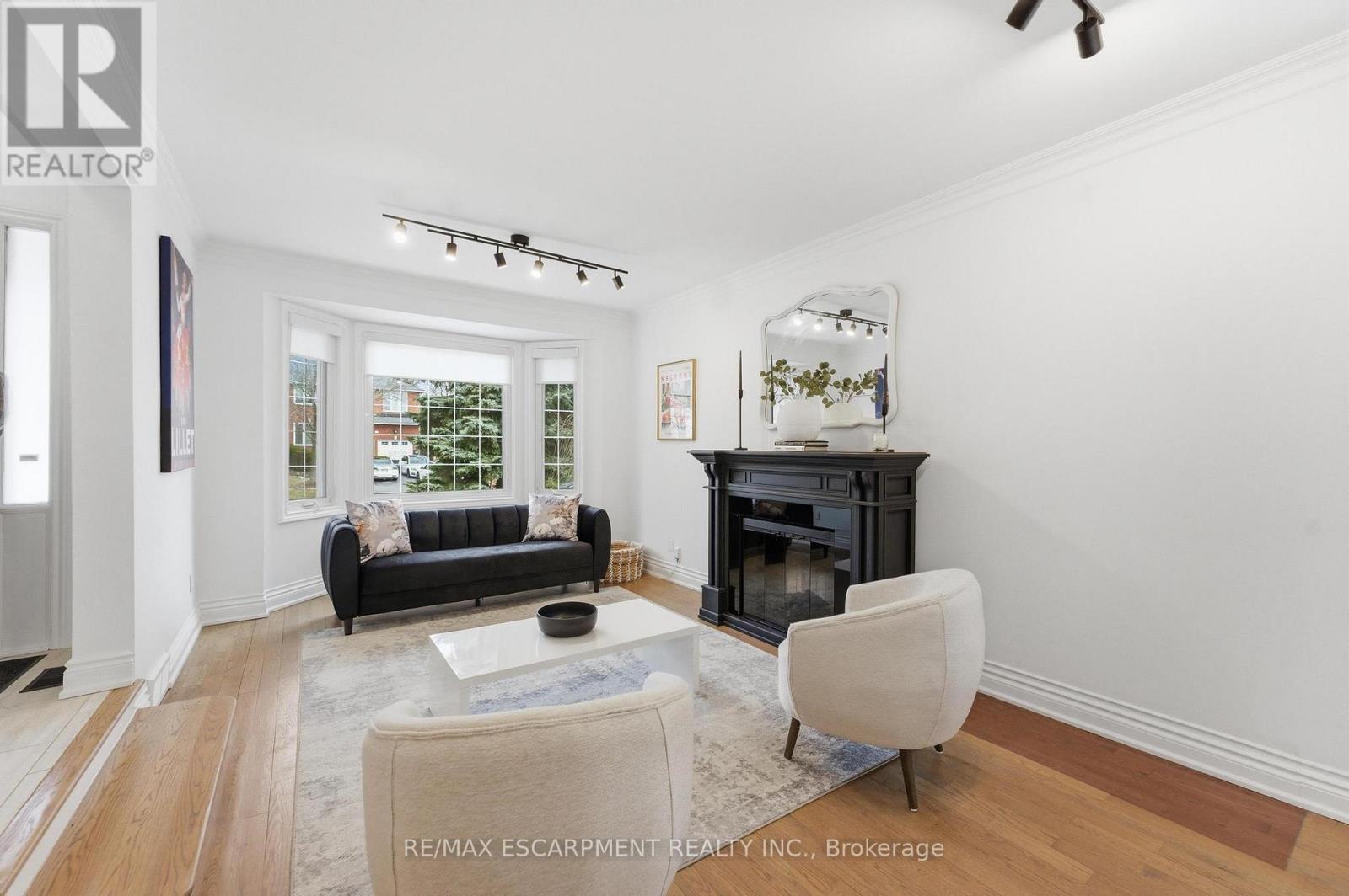 138 Miller Drive, Hamilton, Ontario  L9G 4W4 - Photo 5 - X12914668