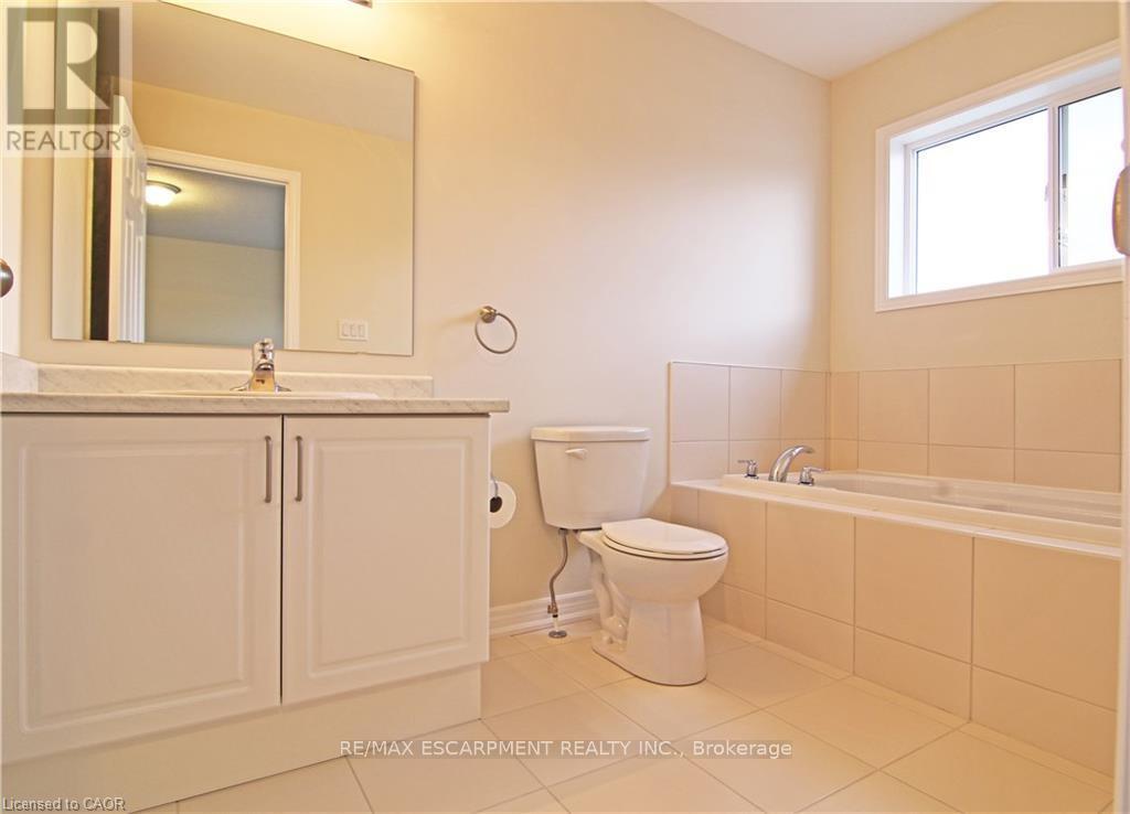 204 Lormont Boulevard, Hamilton, Ontario  L8J 0K1 - Photo 9 - X12914742