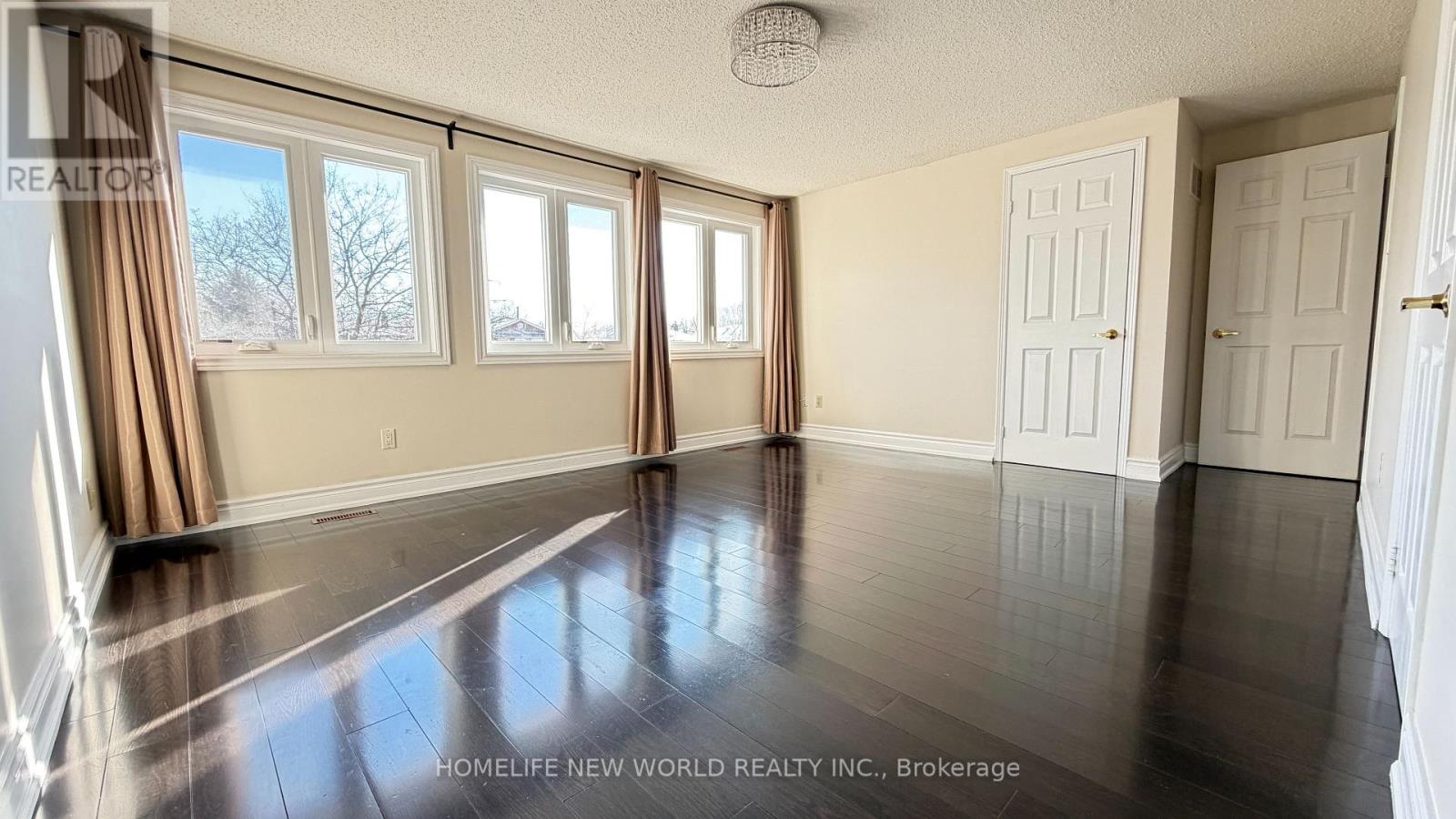 149 Huntington Park Drive, Markham, Ontario  L3T 7K1 - Photo 10 - N12910374