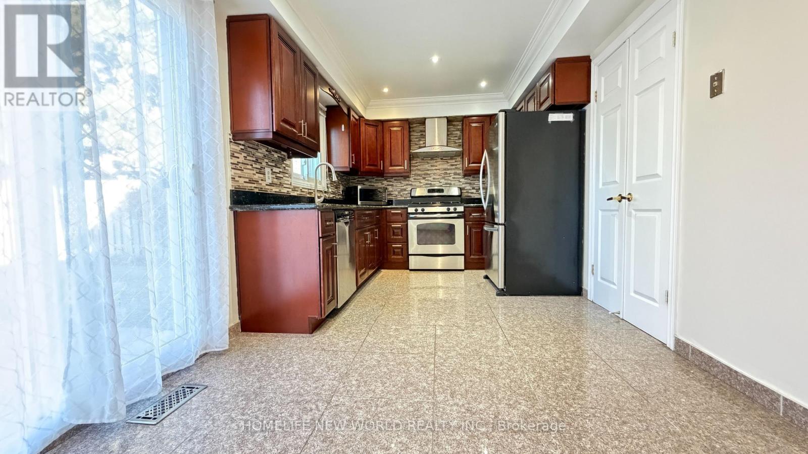 149 Huntington Park Drive, Markham, Ontario  L3T 7K1 - Photo 7 - N12910374