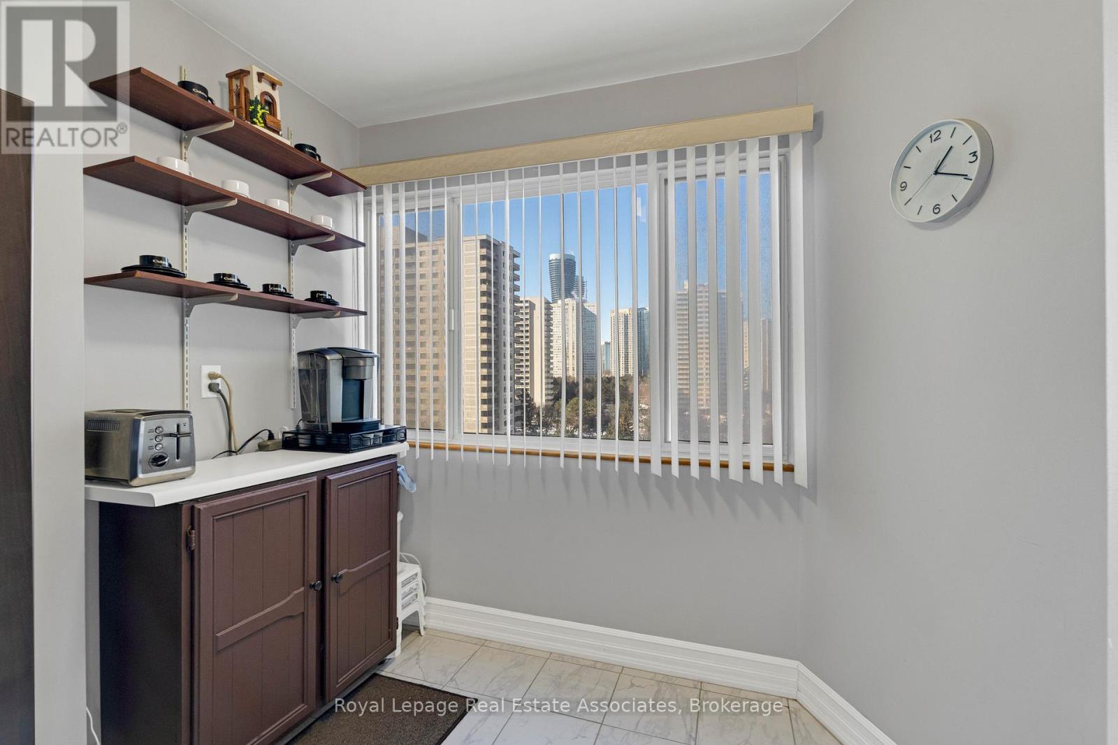 912 - 50 Elm Drive E, Mississauga, Ontario  L5A 3X2 - Photo 11 - W12782546