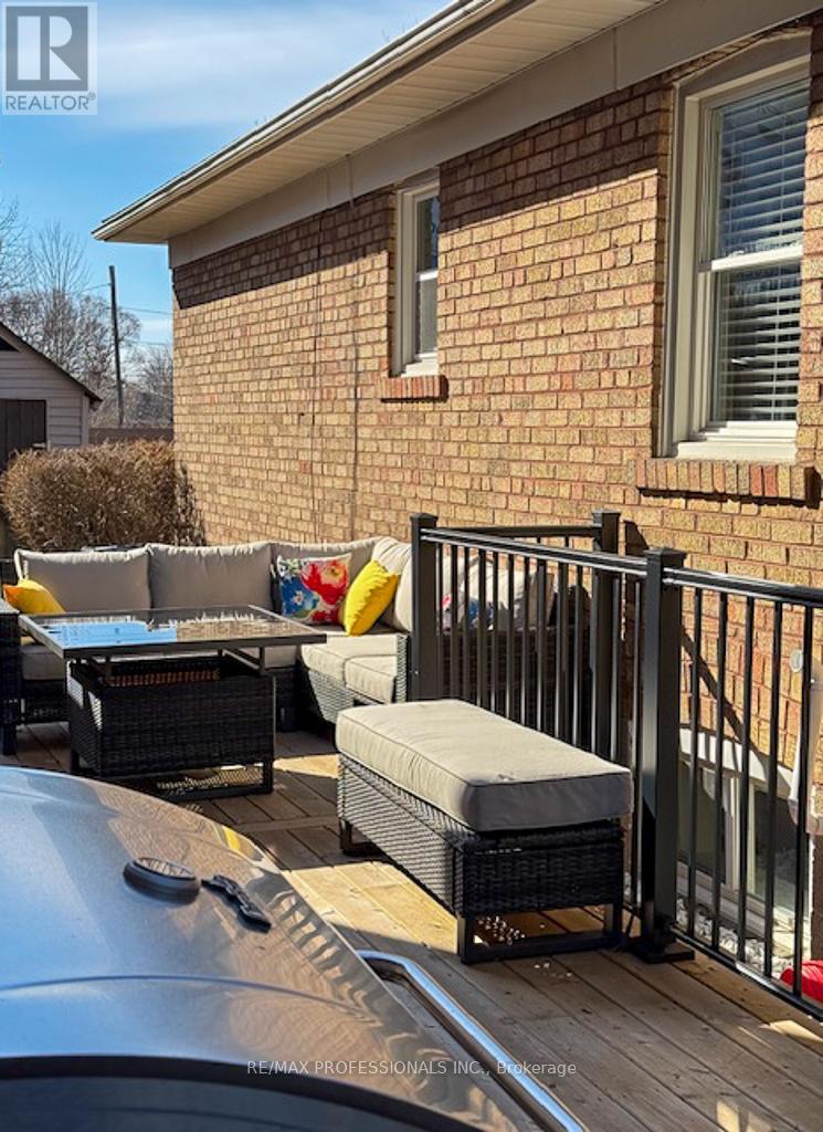 9 Ludlow Avenue, Toronto, Ontario  M8Z 3S7 - Photo 24 - W12913228