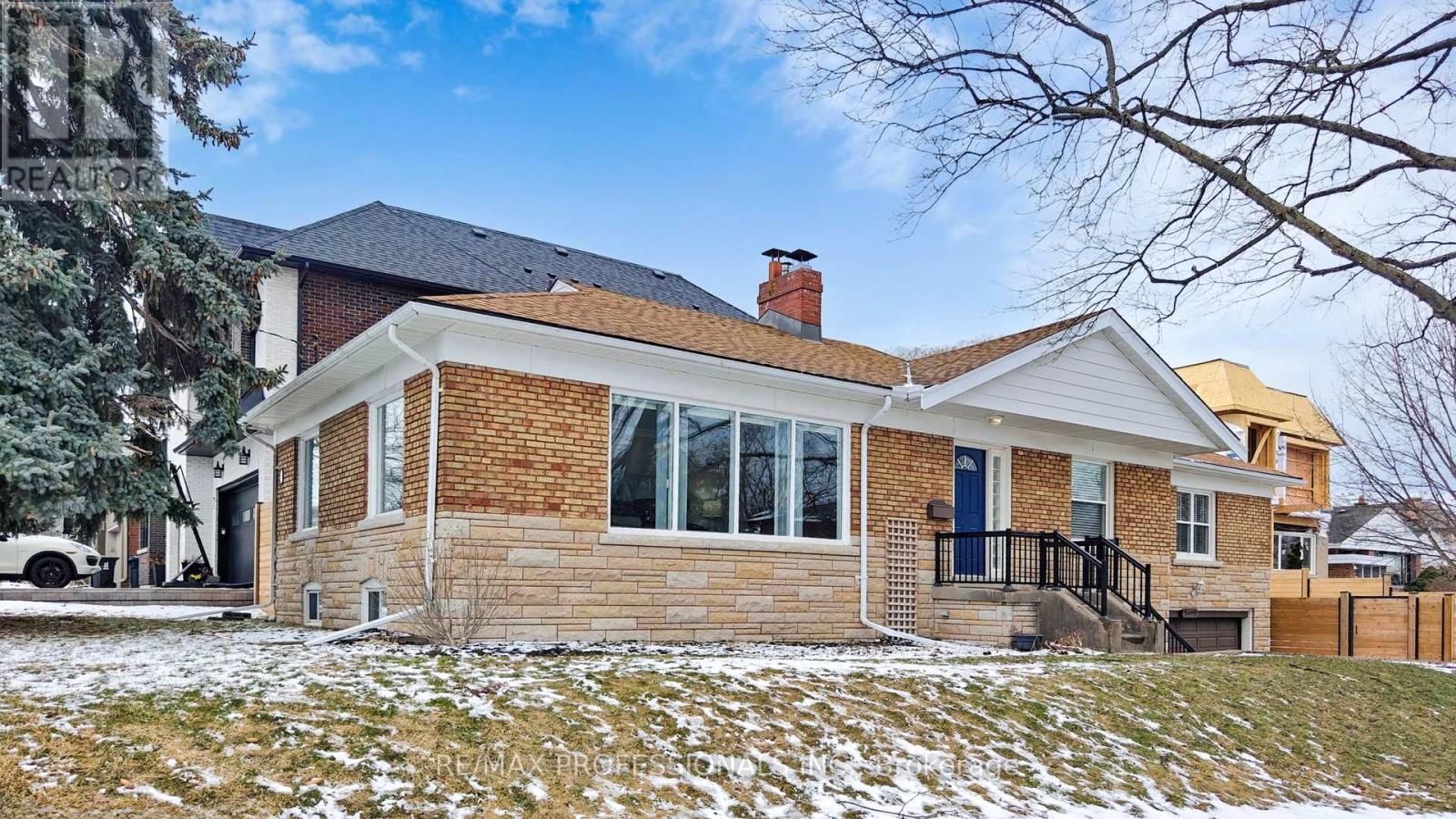 9 Ludlow Avenue, Toronto, Ontario  M8Z 3S7 - Photo 3 - W12913228