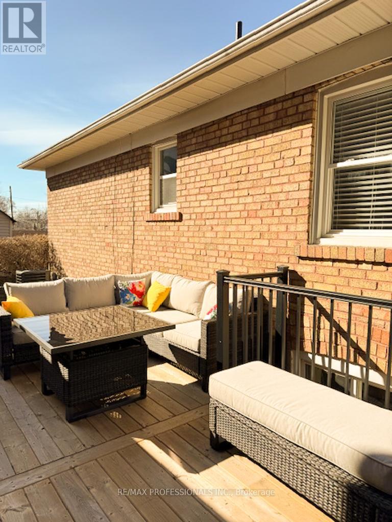 9 Ludlow Avenue, Toronto, Ontario  M8Z 3S7 - Photo 25 - W12913228