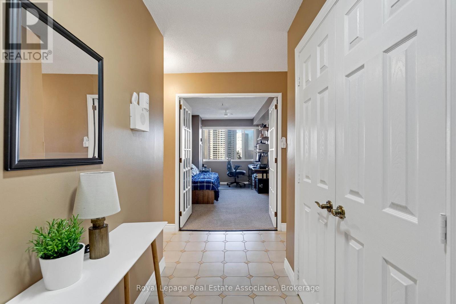 912 - 50 Elm Drive E, Mississauga, Ontario  L5A 3X2 - Photo 5 - W12782546