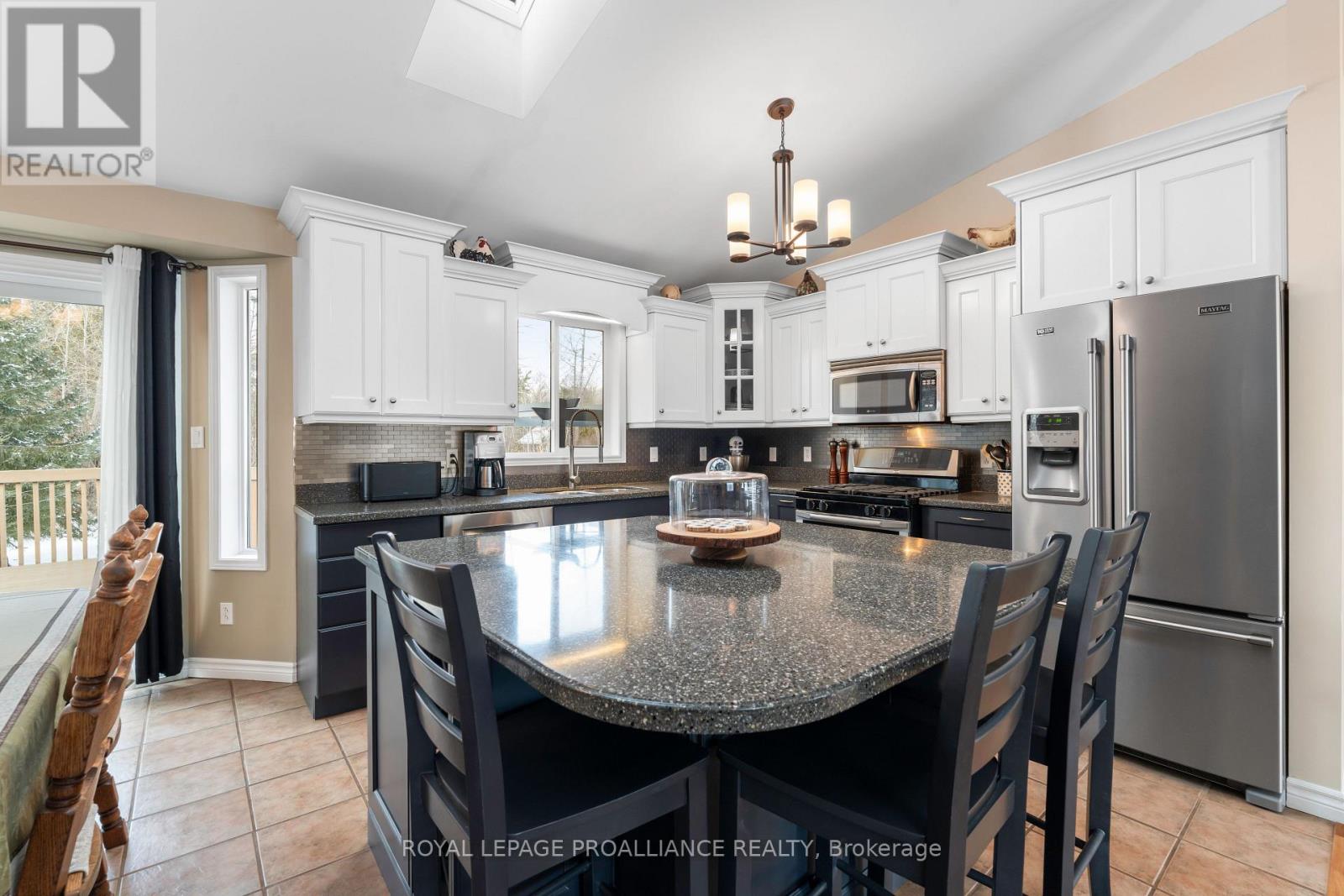 72 Glenburnie Road, Quinte West, Ontario  K8V 5P4 - Photo 10 - X12915016