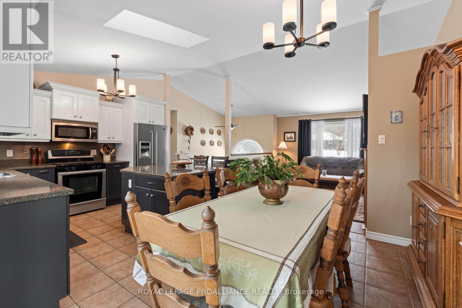 72 Glenburnie Road, Quinte West, Ontario  K8V 5P4 - Photo 11 - X12915016