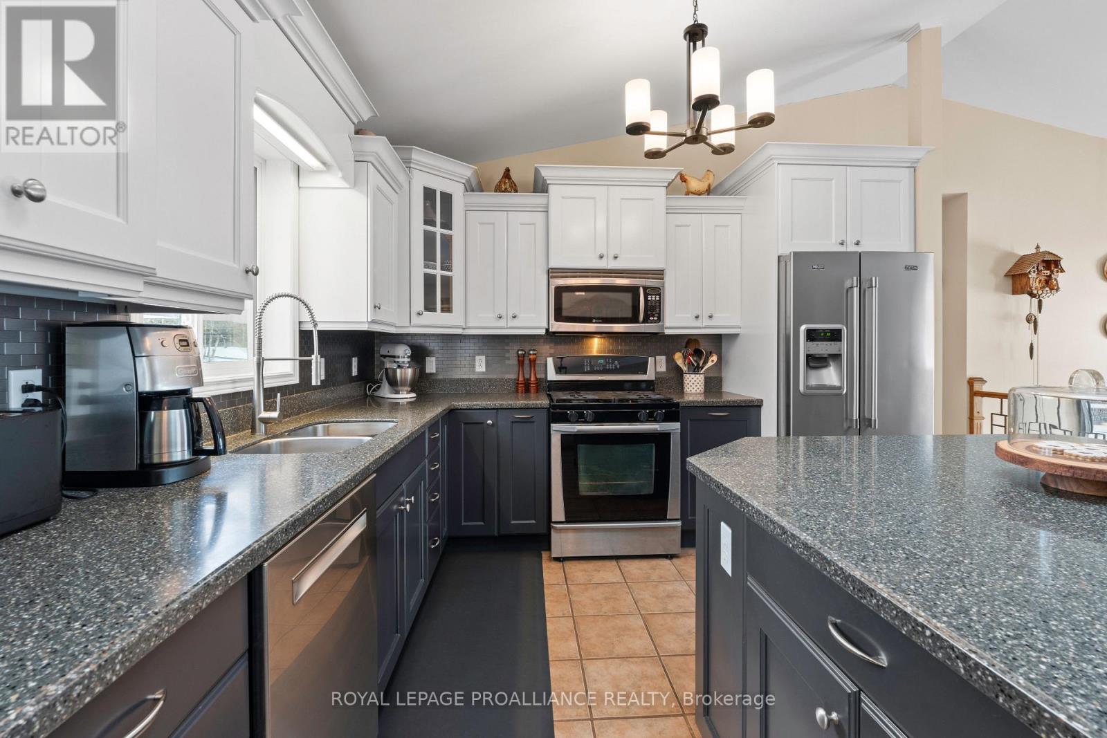 72 Glenburnie Road, Quinte West, Ontario  K8V 5P4 - Photo 12 - X12915016