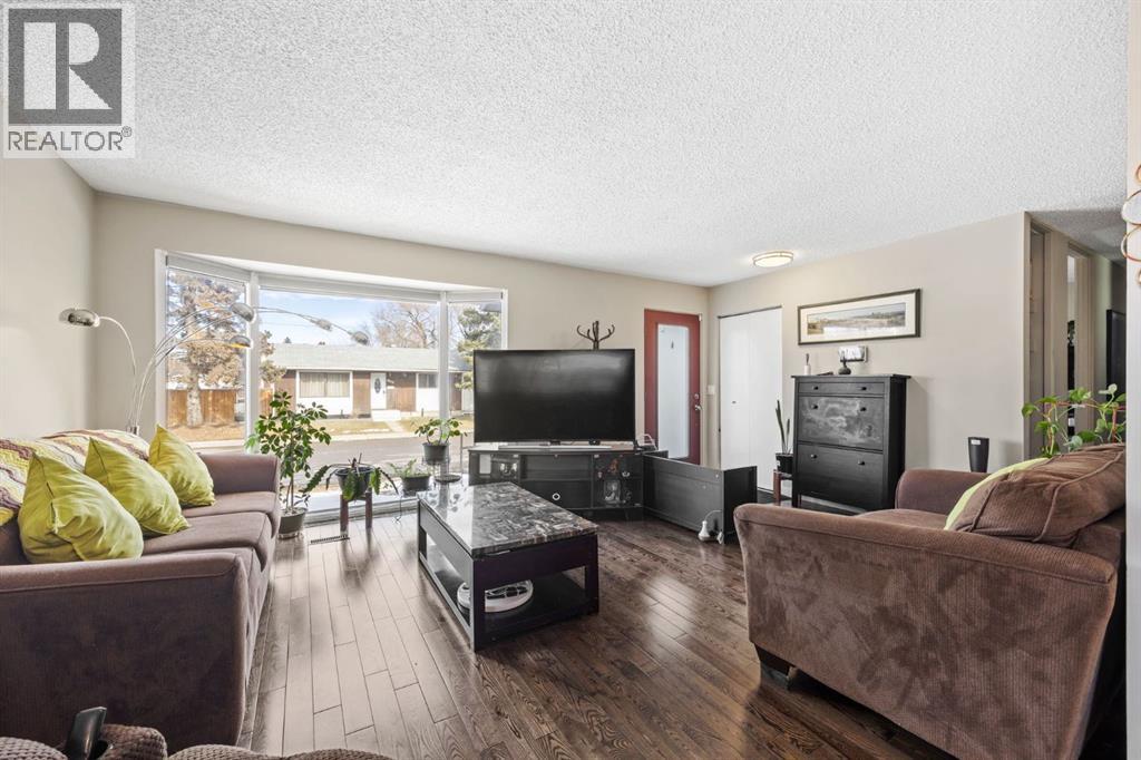 2302 Olympia Drive Se, Calgary, Alberta  T2C 1H5 - Photo 3 - A2294295