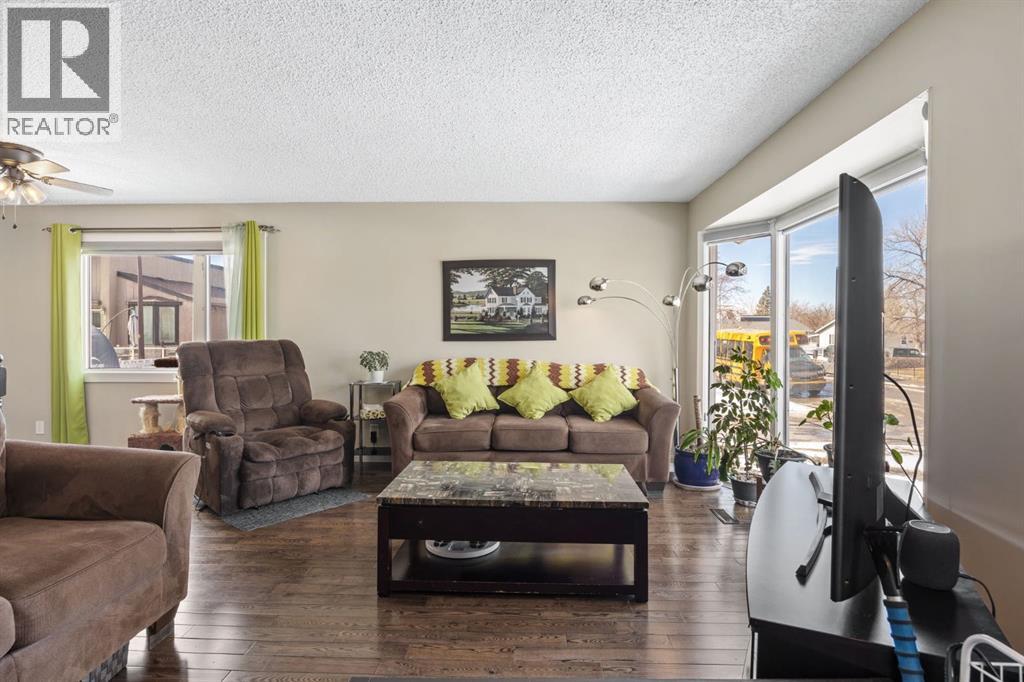 2302 Olympia Drive Se, Calgary, Alberta  T2C 1H5 - Photo 4 - A2294295