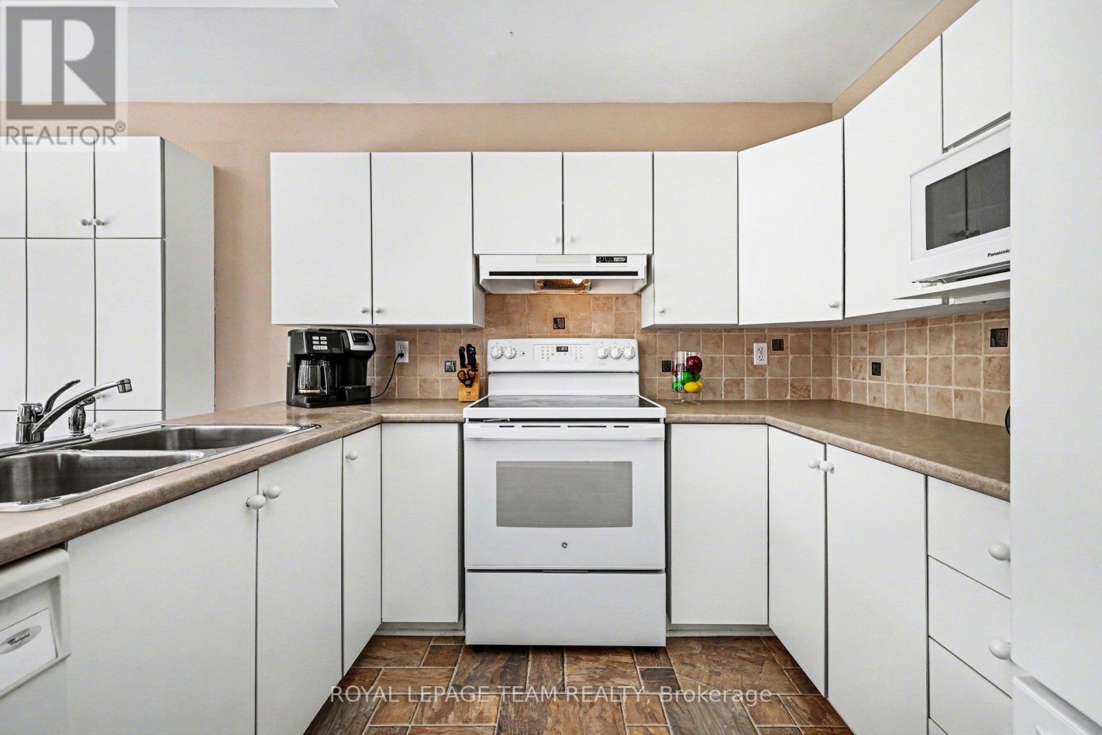 90 Moresby Drive, Ottawa, Ontario  K2M 2J6 - Photo 13 - X12915042