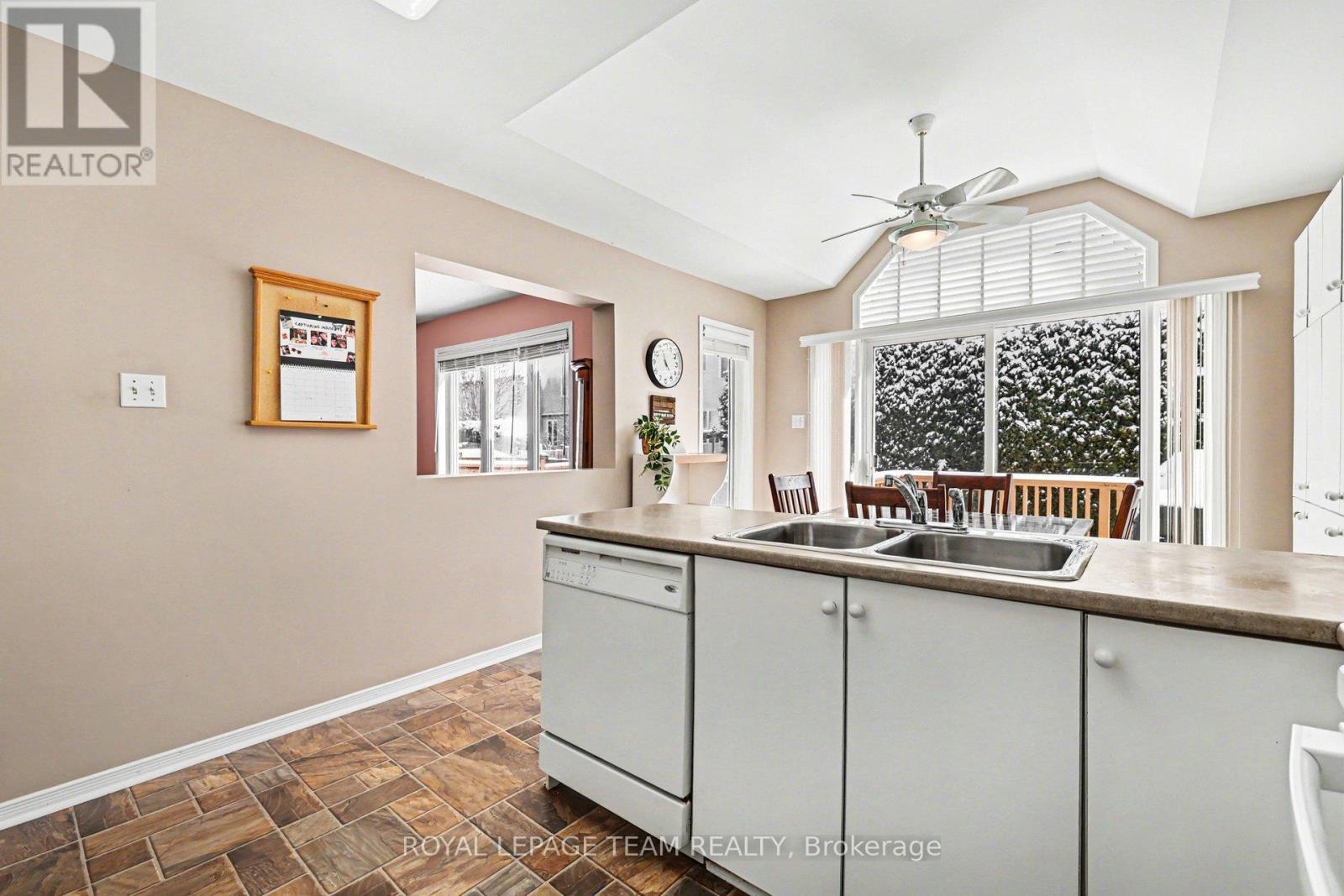 90 Moresby Drive, Ottawa, Ontario  K2M 2J6 - Photo 14 - X12915042