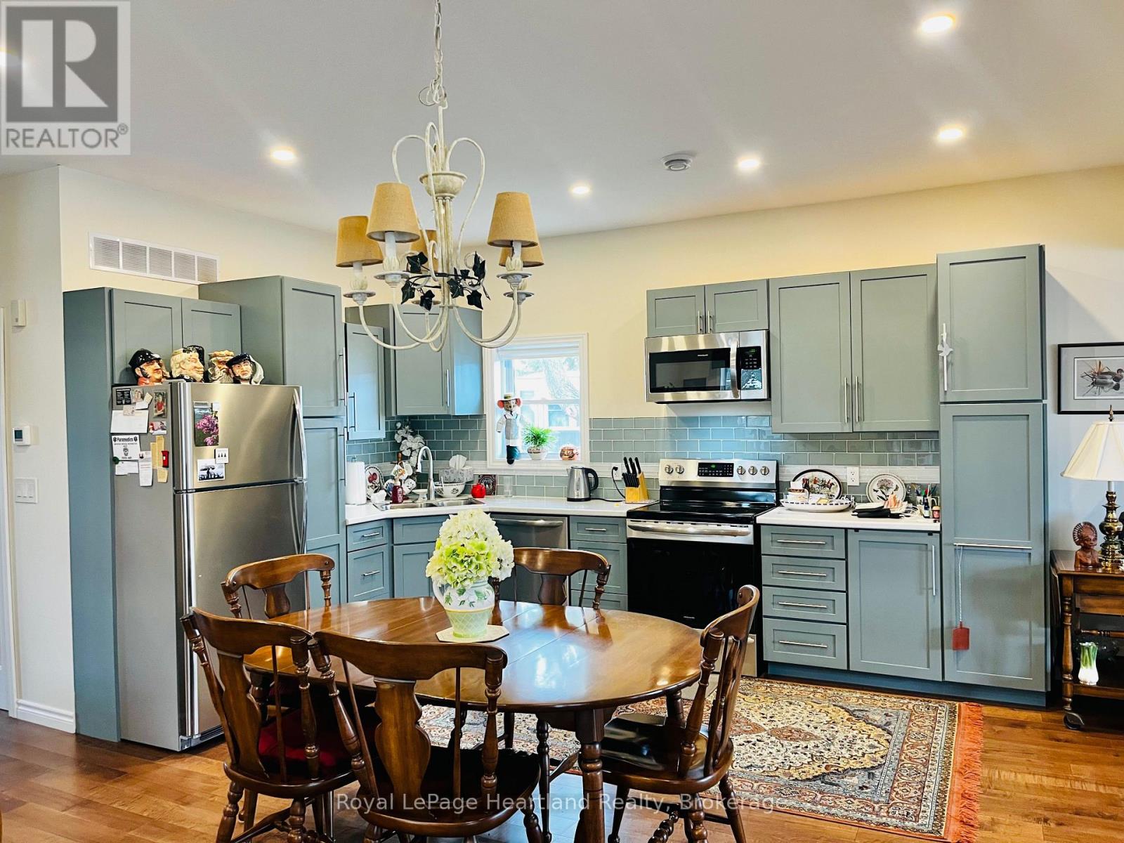 9 Velma Street, Strathroy-Caradoc, Ontario  N7G 3L2 - Photo 3 - X12914492