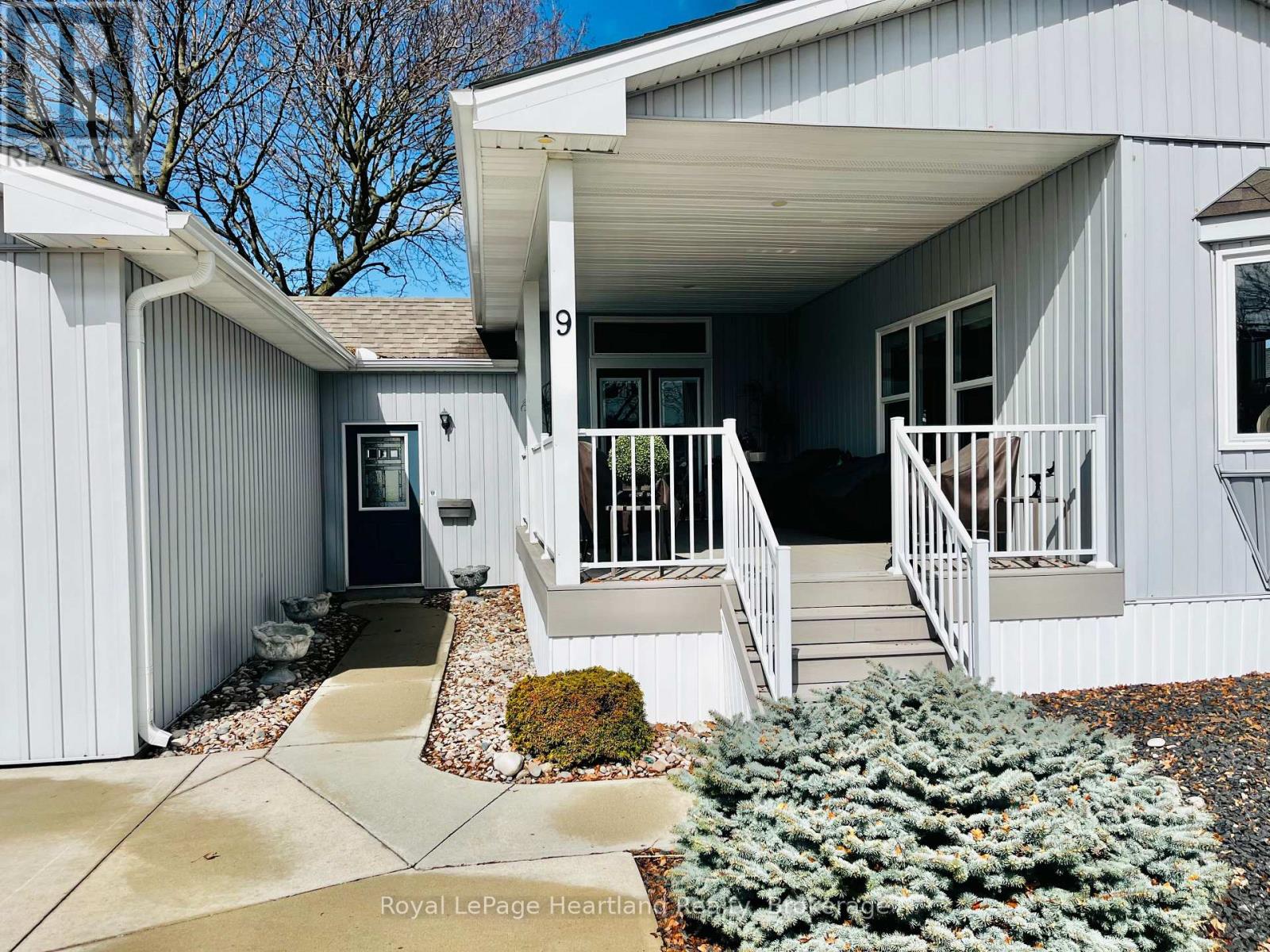 9 Velma Street, Strathroy-Caradoc, Ontario  N7G 3L2 - Photo 2 - X12914492