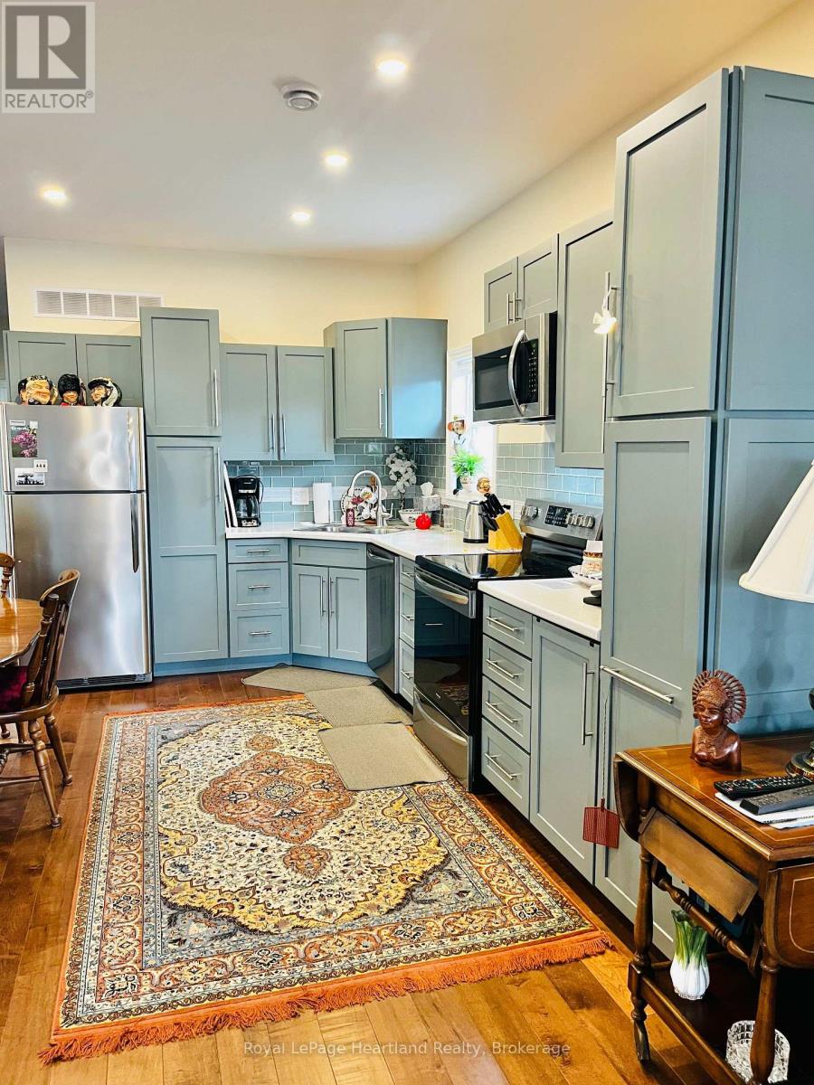 9 Velma Street, Strathroy-Caradoc, Ontario  N7G 3L2 - Photo 4 - X12914492