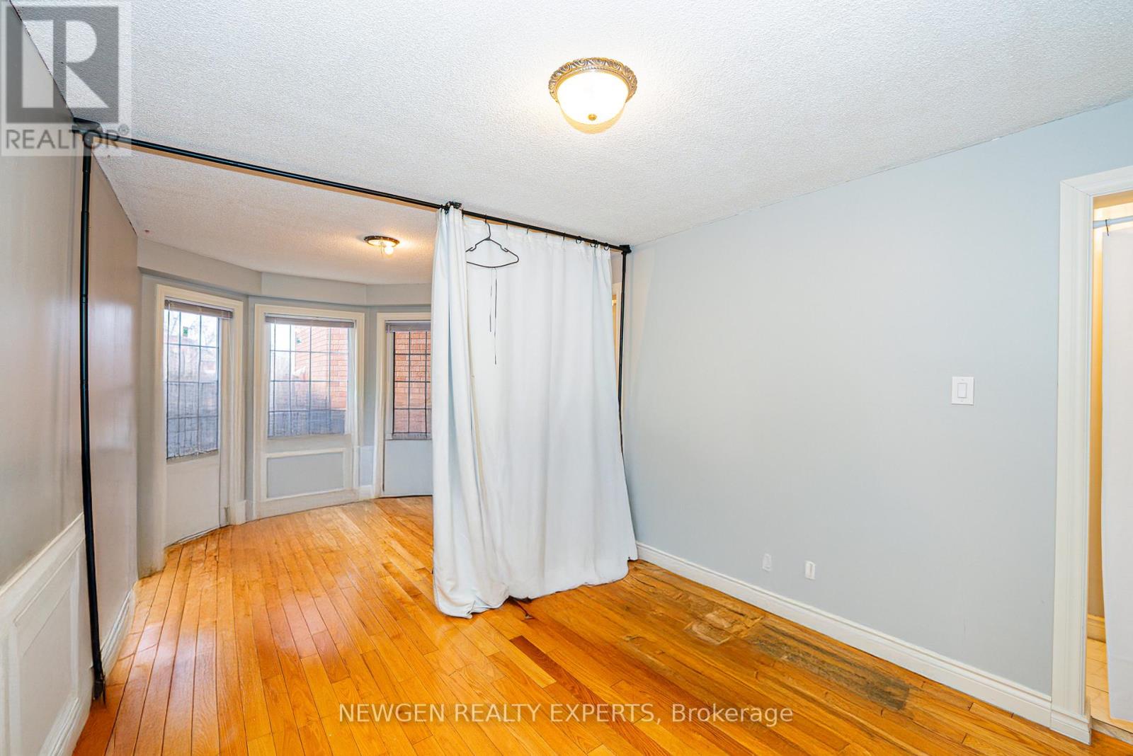 5710 Spangler Drive, Mississauga, Ontario  L5R 3N3 - Photo 9 - W12891930