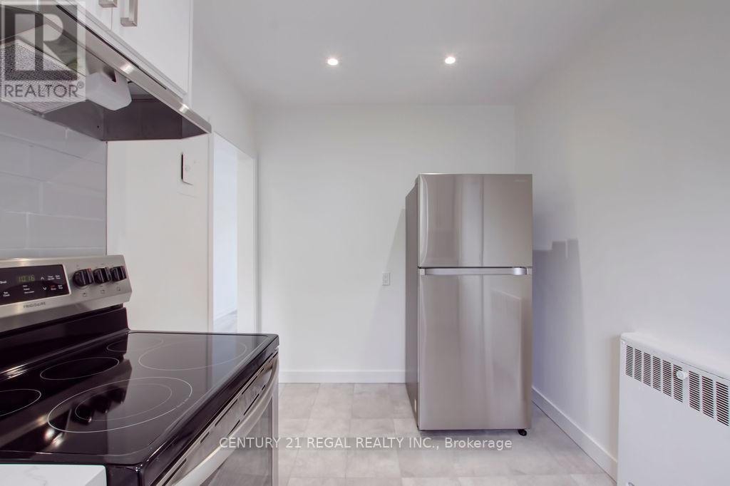 2127 Harris Crescent, Burlington, Ontario  L7R 1G4 - Photo 5 - W12914120