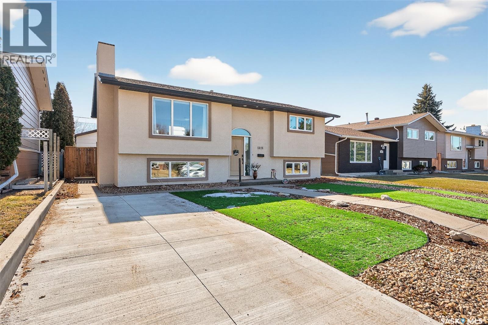 1411 Grandview Street W, Moose Jaw, Saskatchewan  S6H 6R2 - Photo 3 - SK031171