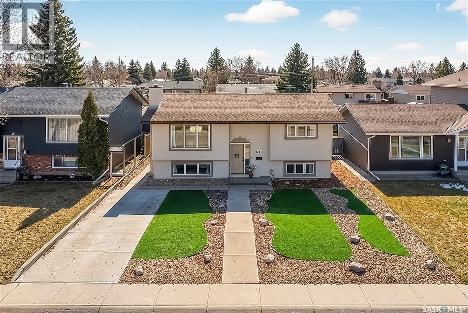 1411 Grandview Street W, Moose Jaw, Saskatchewan  S6H 6R2 - Photo 2 - SK031171